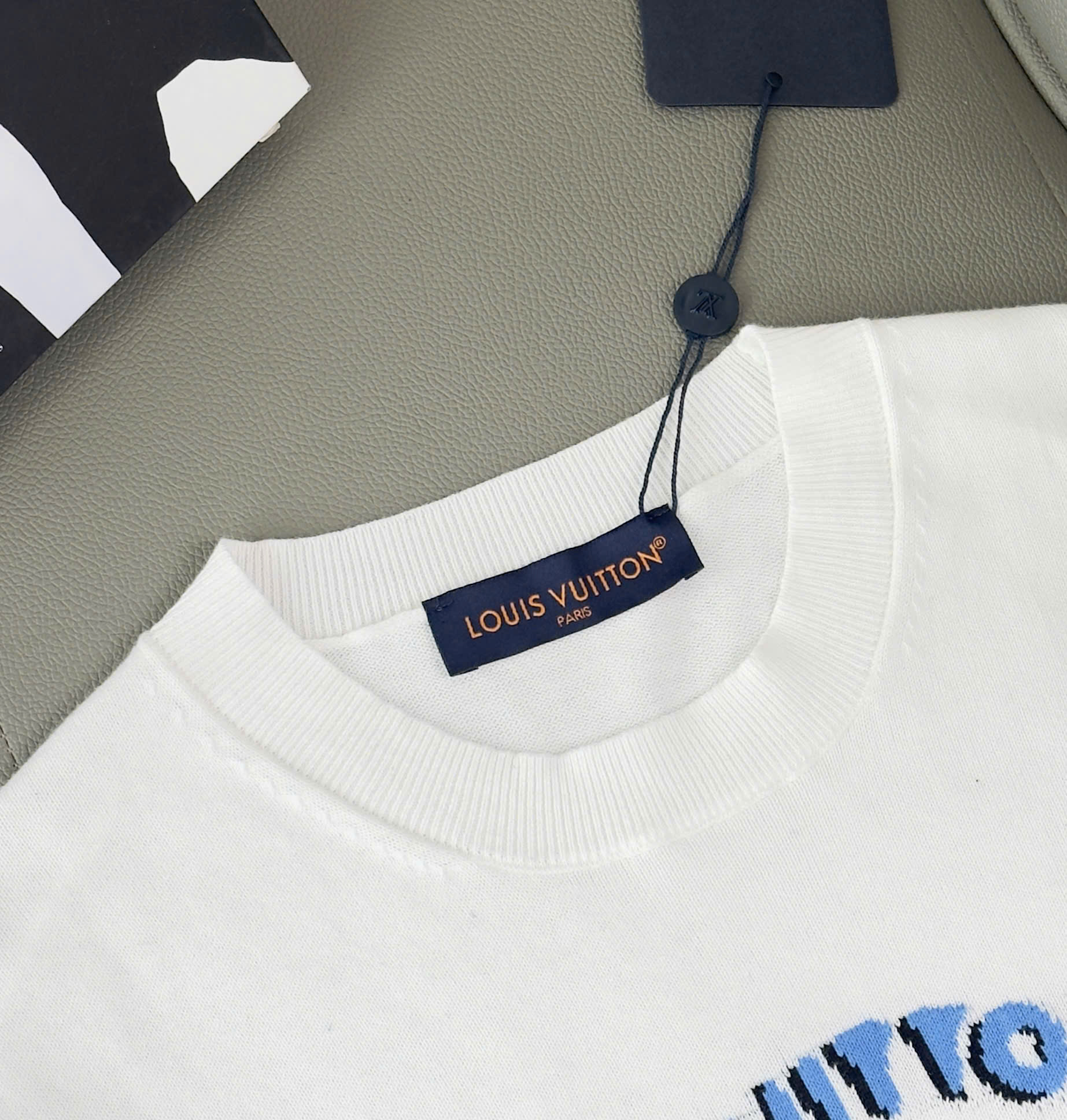 Áo phông T shirt Louis Vuitton LV Trắng logo thêu họa tiết trên đỉnh núi Like Auth XS-M DDT