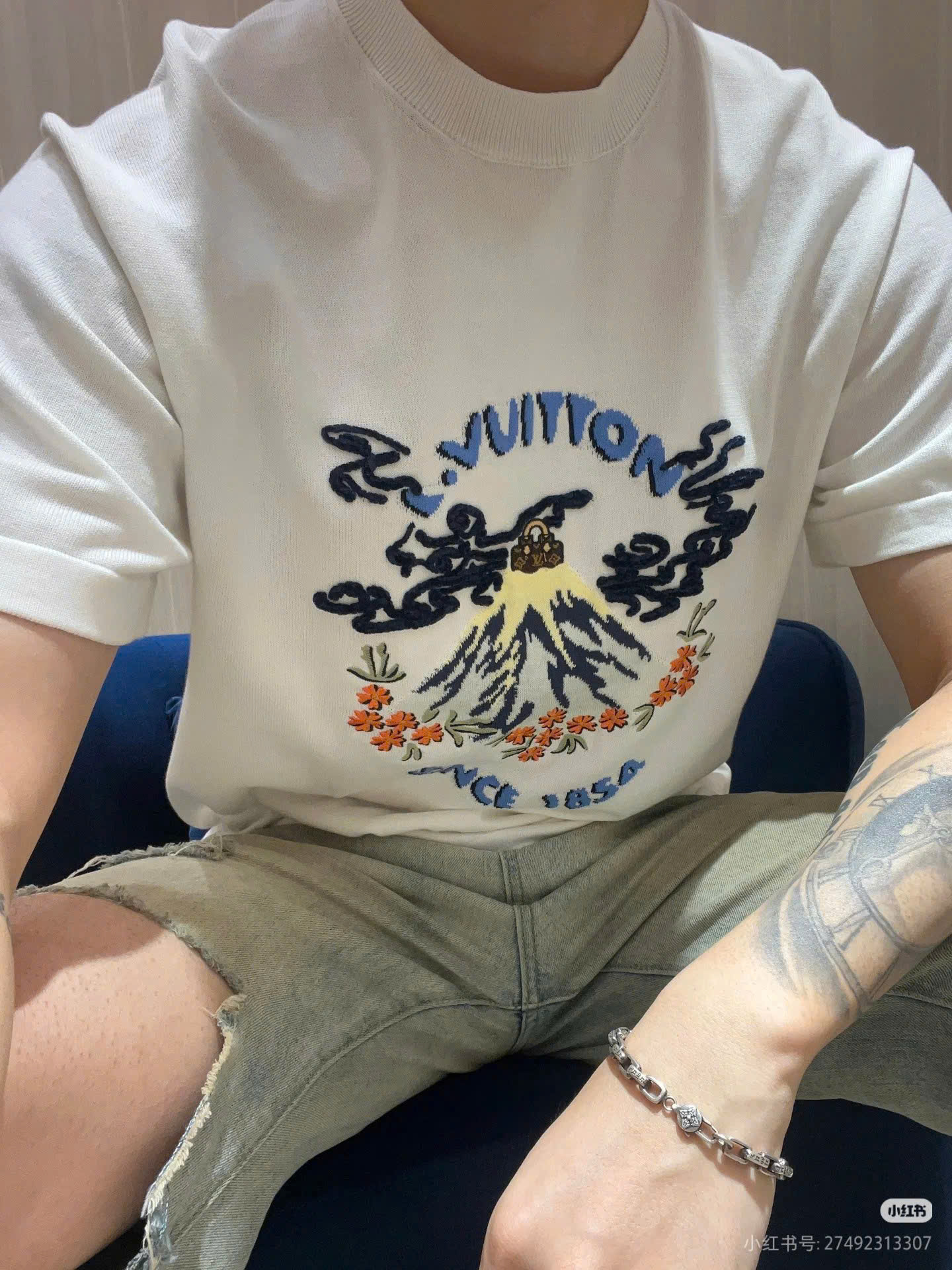 Áo phông T shirt Louis Vuitton LV Trắng logo thêu họa tiết trên đỉnh núi Like Auth XS-M DDT