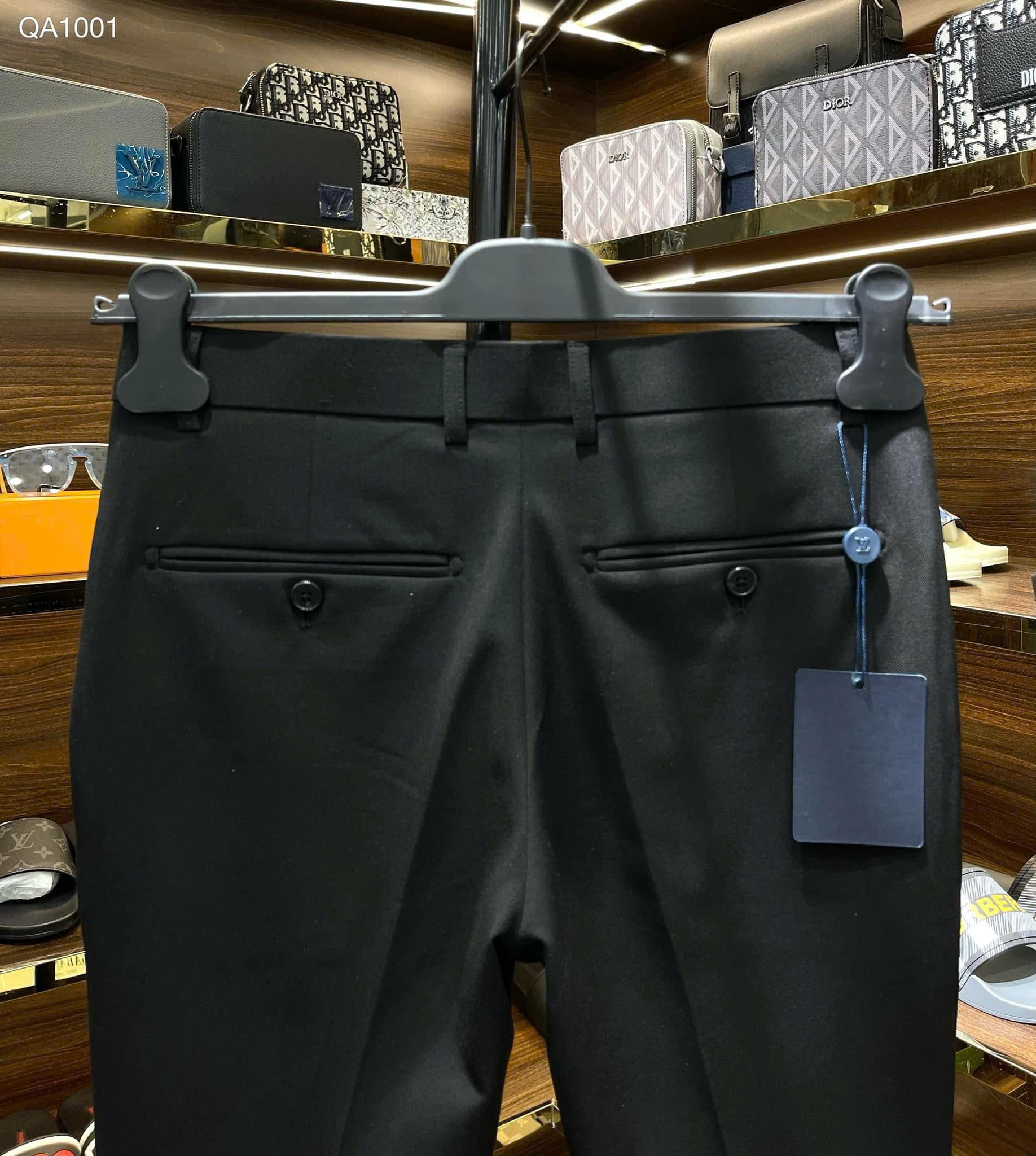 Quần âu tây Louis Vuitton LV Đen tag móc bạc logo thêu cạp Like Auth 28-36 DDT MK