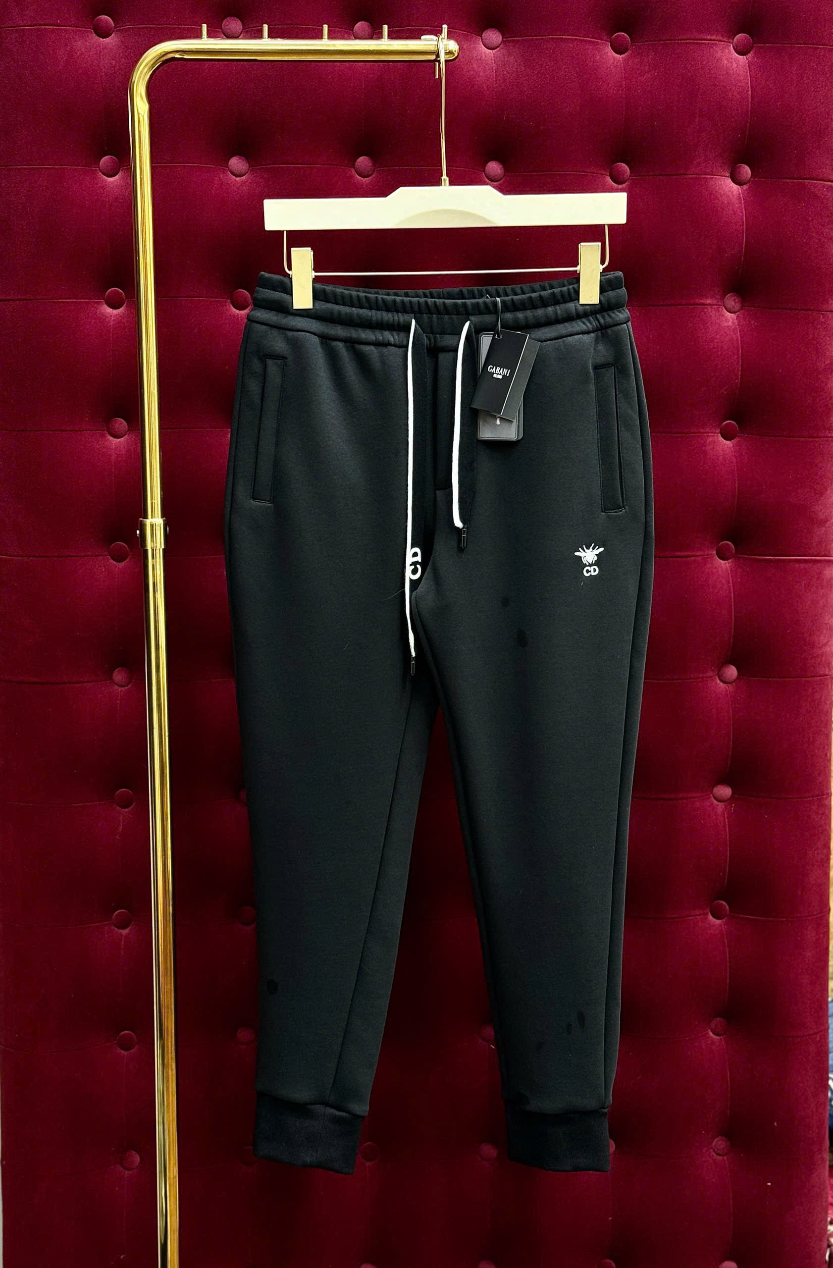 Quần Jogger Dior CD Đen logo thêu Ong Trắng đùi Like AUth 44-50 CD