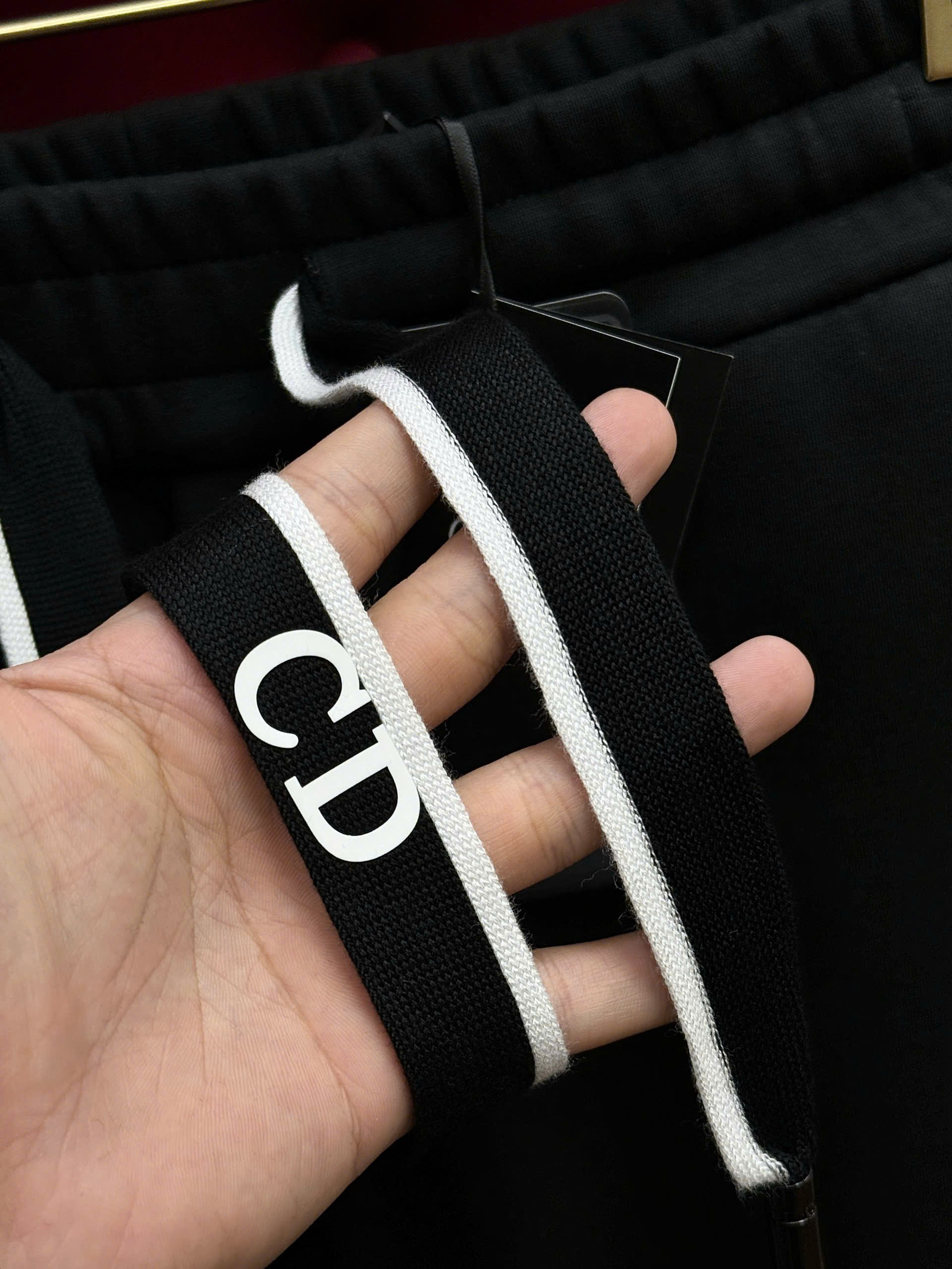 Quần Jogger Dior CD Đen logo thêu Ong Trắng đùi Like AUth 44-50 CD