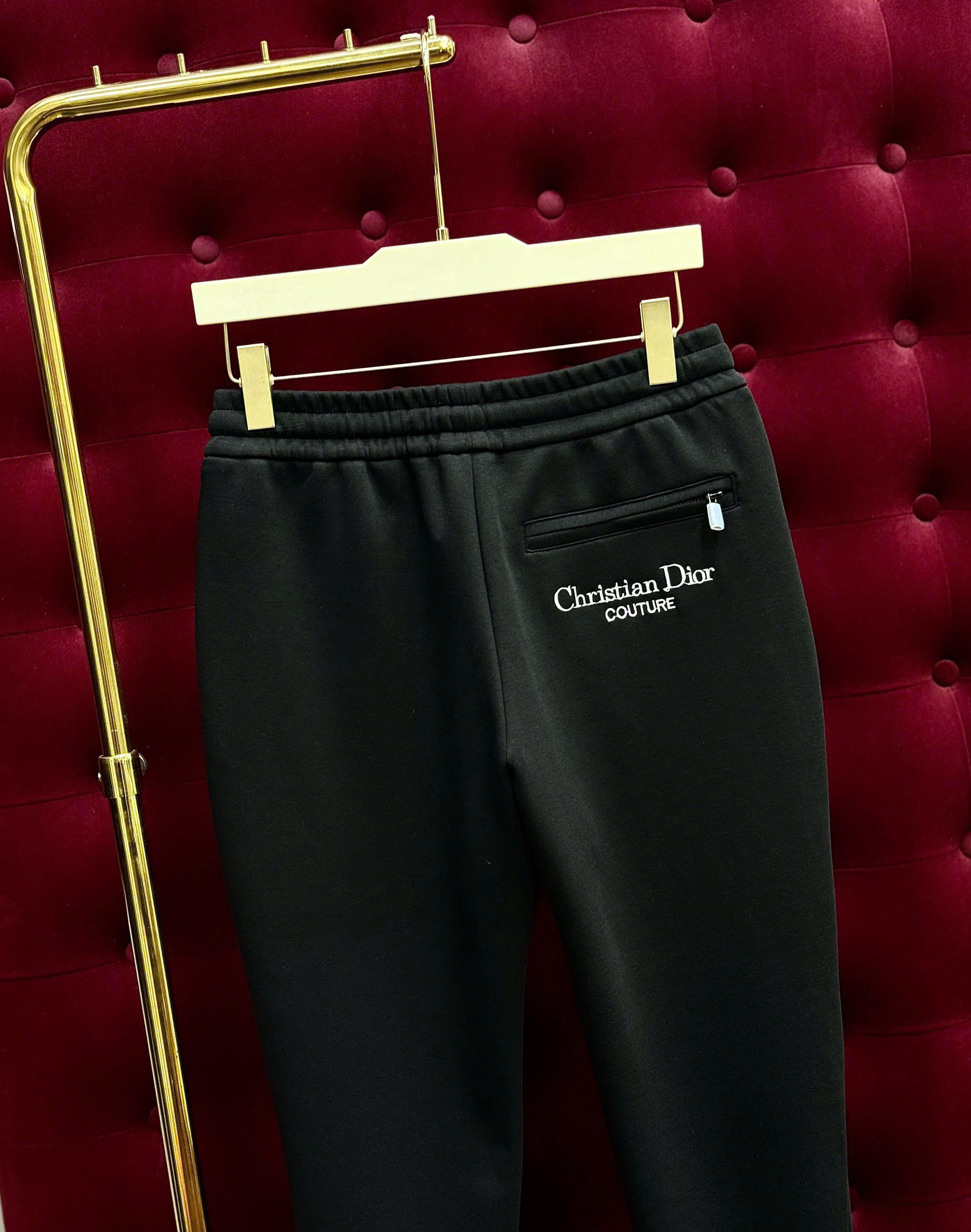 Quần Jogger Dior CD Đen logo thêu Ong Trắng đùi Like AUth 44-50 CD