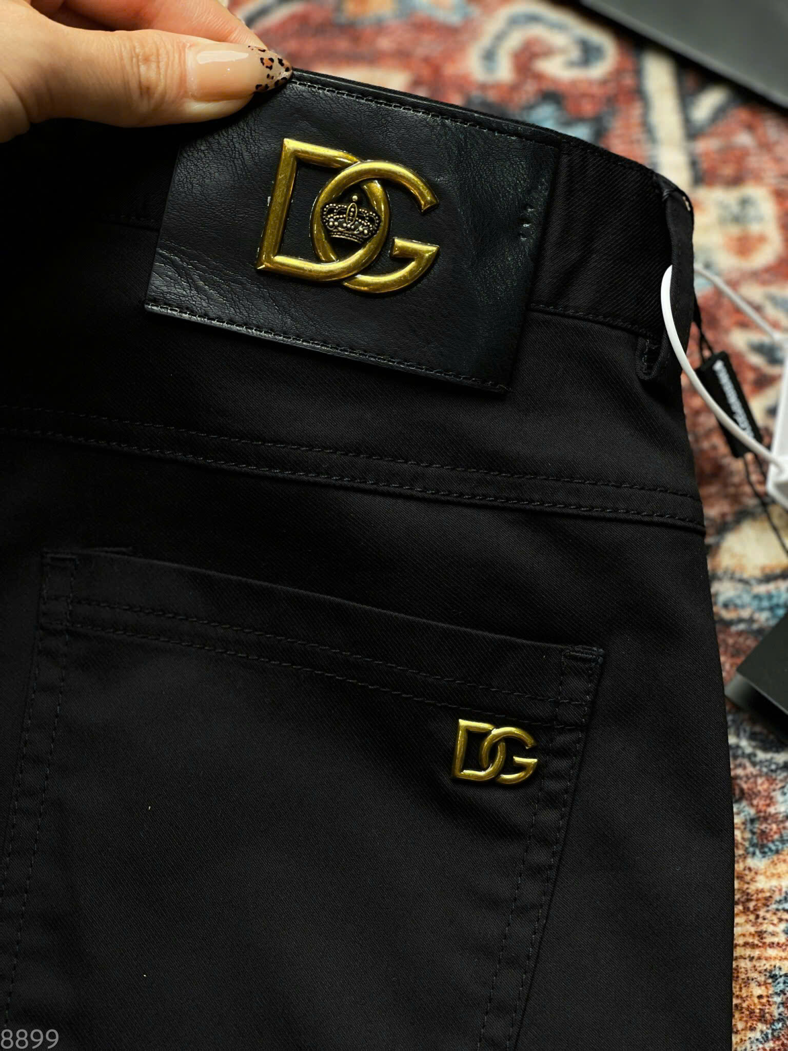 Quần kaki Dolce Gabbana Đen trơn logo DG tag vàng Like Auth 28-36 DDT