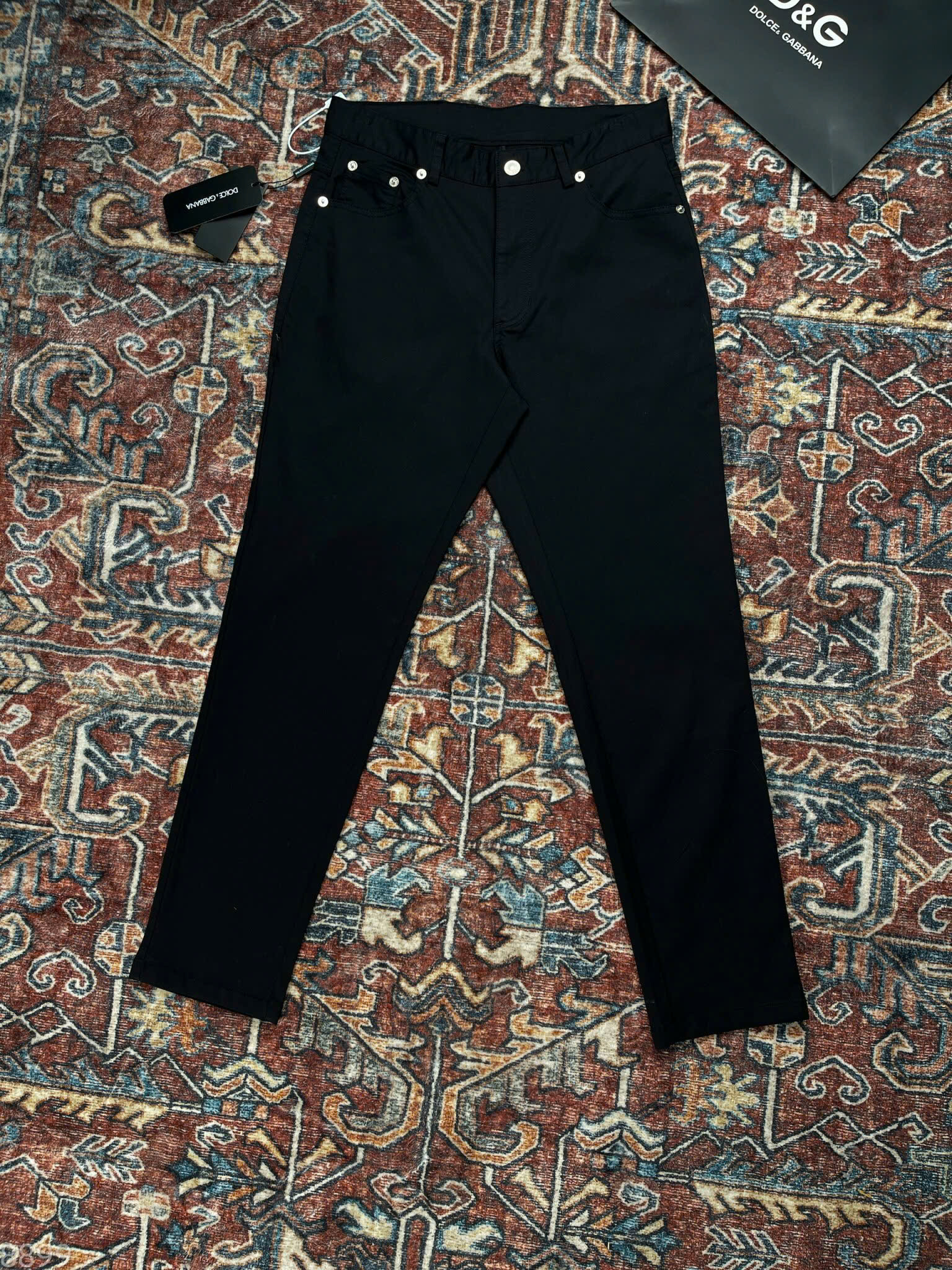 Quần kaki Dolce Gabbana Đen trơn logo DG tag vàng Like Auth 28-36 DDT