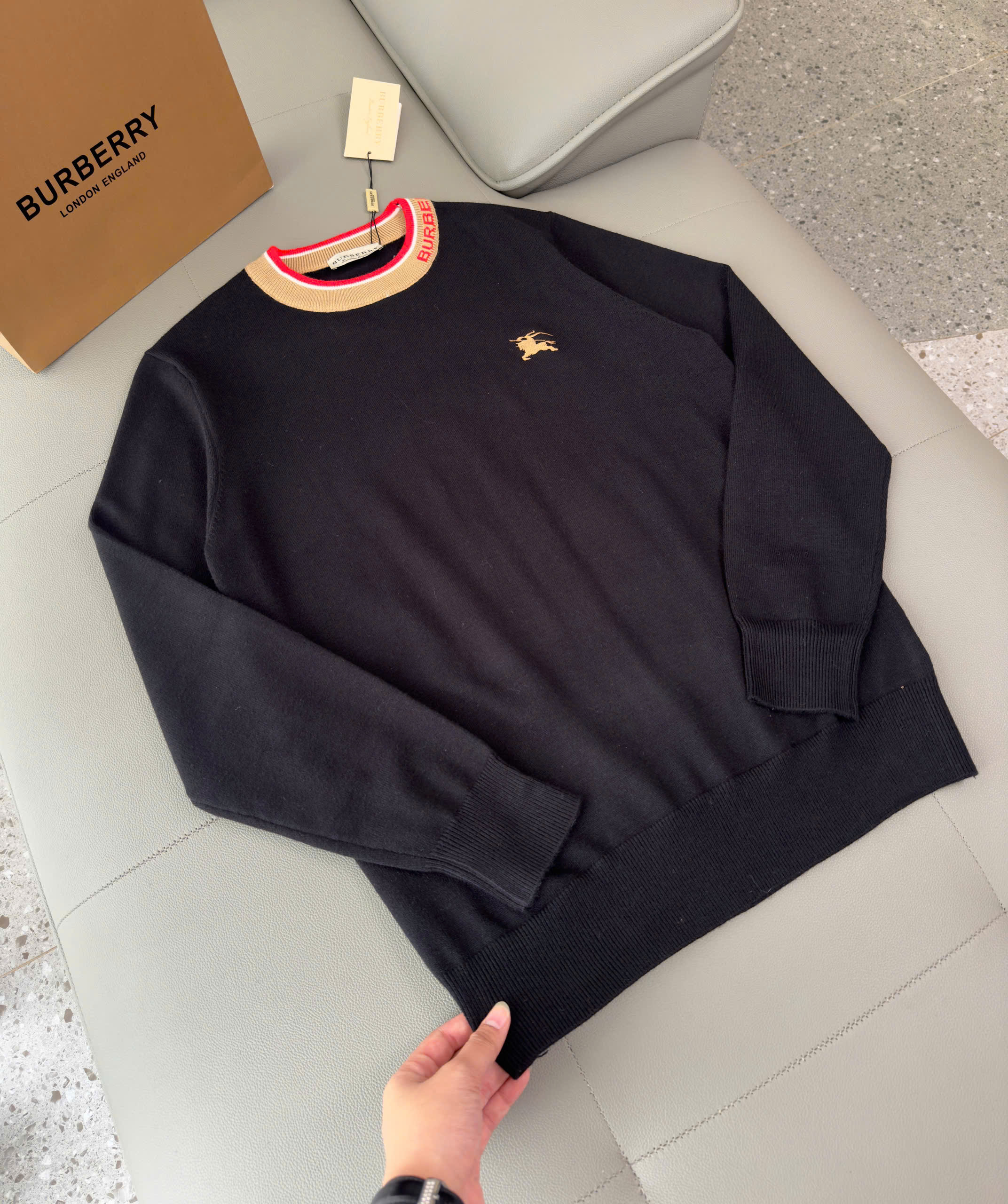 Áo sweater len Burberry BBR Đen check cổ thêu Ngựa Bay ngực Like Auth M-XXL DDT