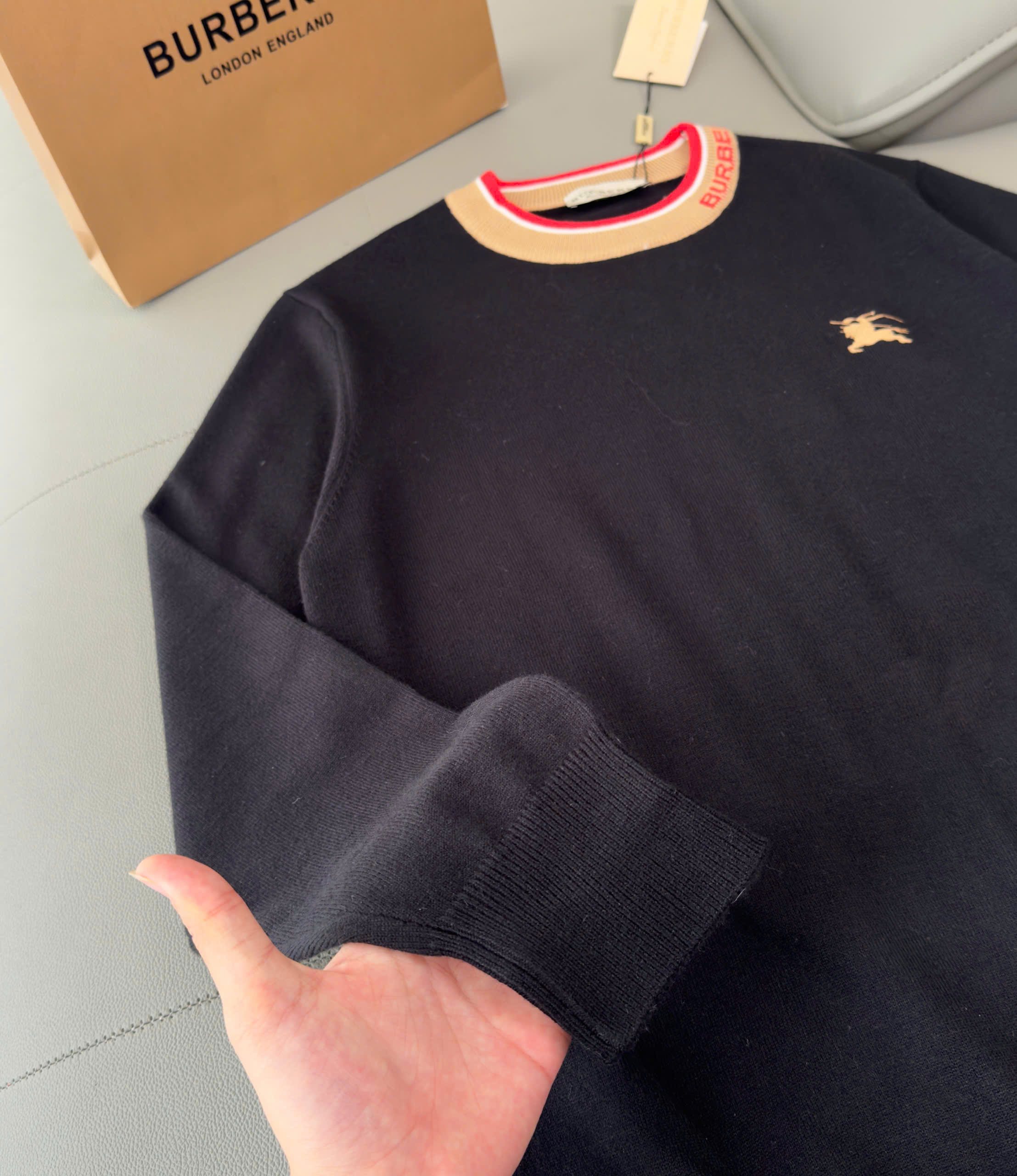 Áo sweater len Burberry BBR Đen check cổ thêu Ngựa Bay ngực Like Auth M-XXL DDT