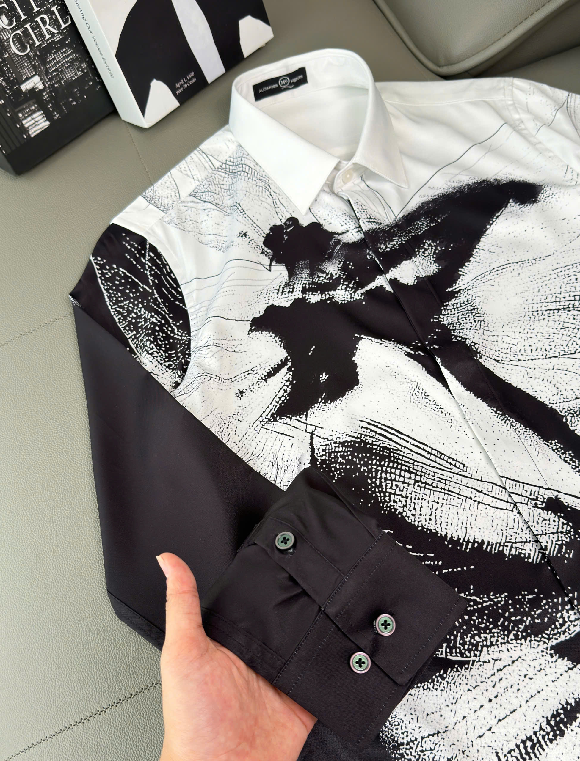 Áo sơ mi lụa Mcqueen MCQ Trắng họa tiết chuồn chuồn Like Auth 38-41 DDT