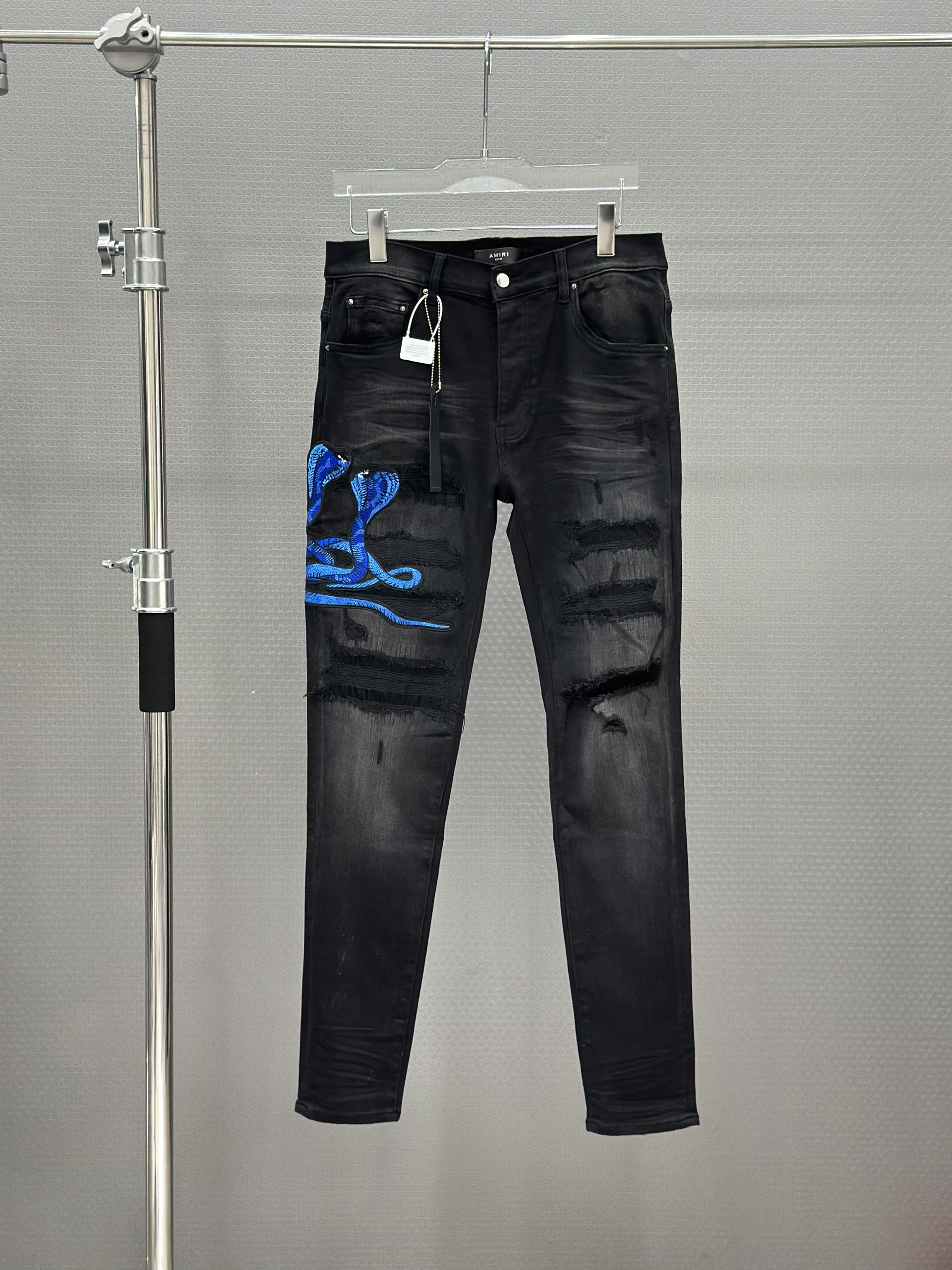 Quần bò jean Amiri 684 Đen rách họa tiết Rắn Xanh Like Auth 28-34 VTN