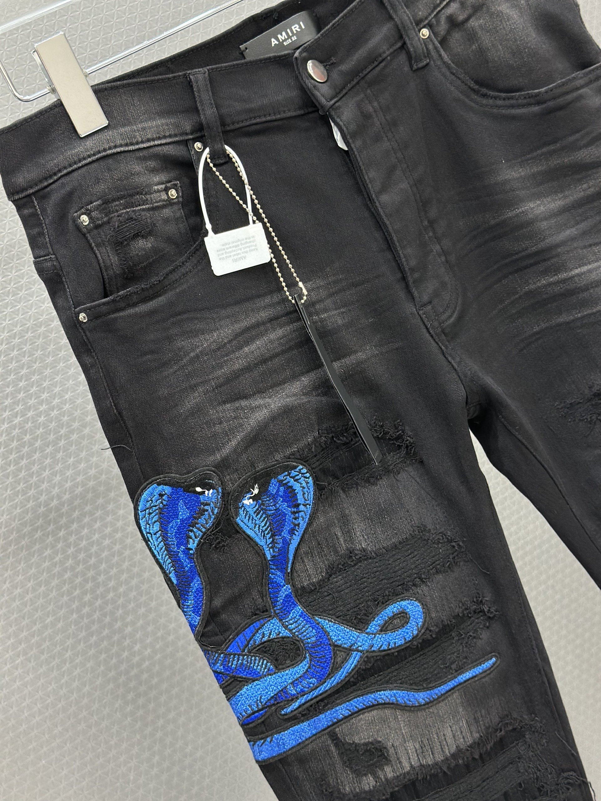 Quần bò jean Amiri 684 Đen rách họa tiết Rắn Xanh Like Auth 28-34 VTN
