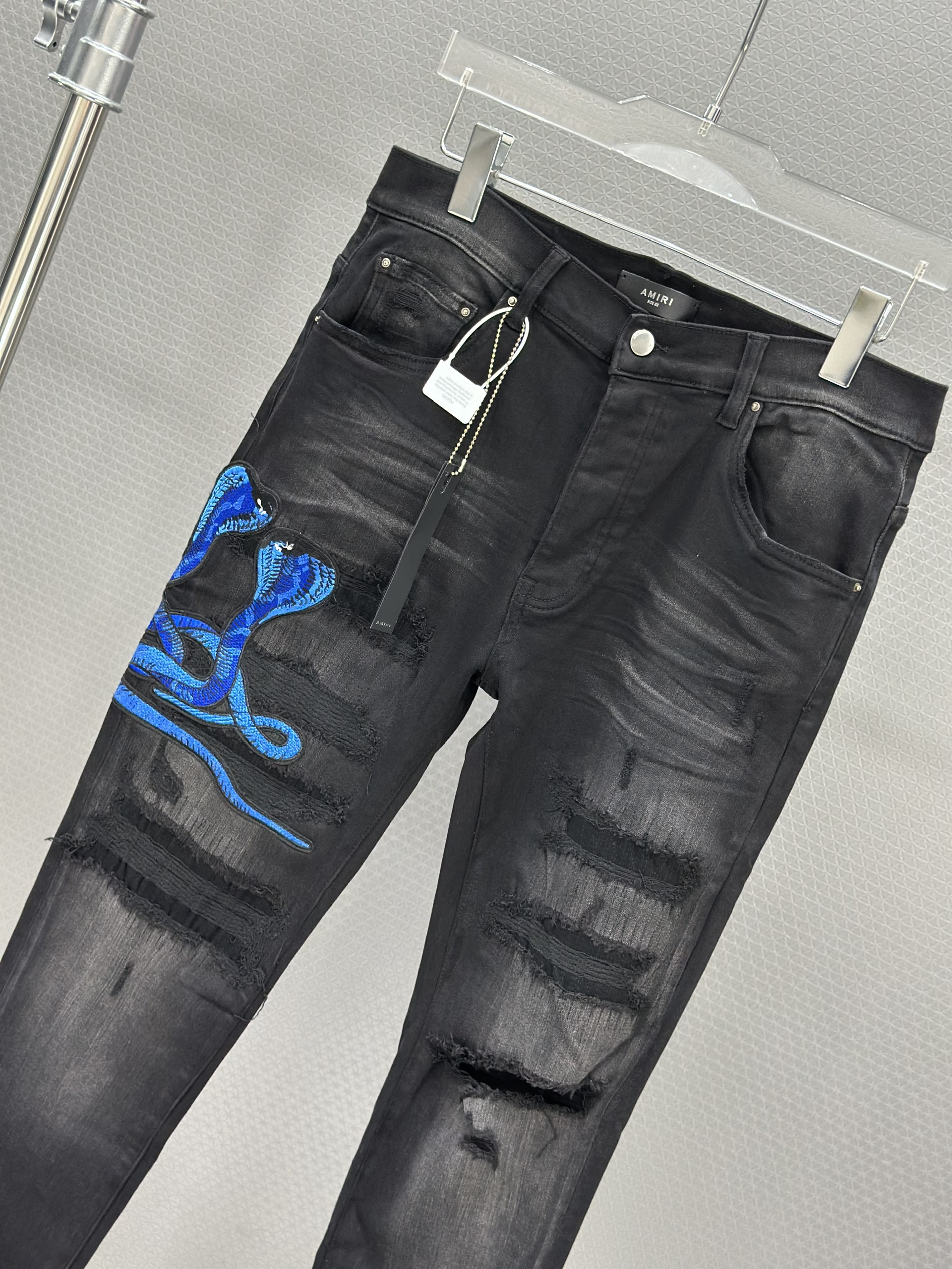 Quần bò jean Amiri 684 Đen rách họa tiết Rắn Xanh Like Auth 28-34 VTN
