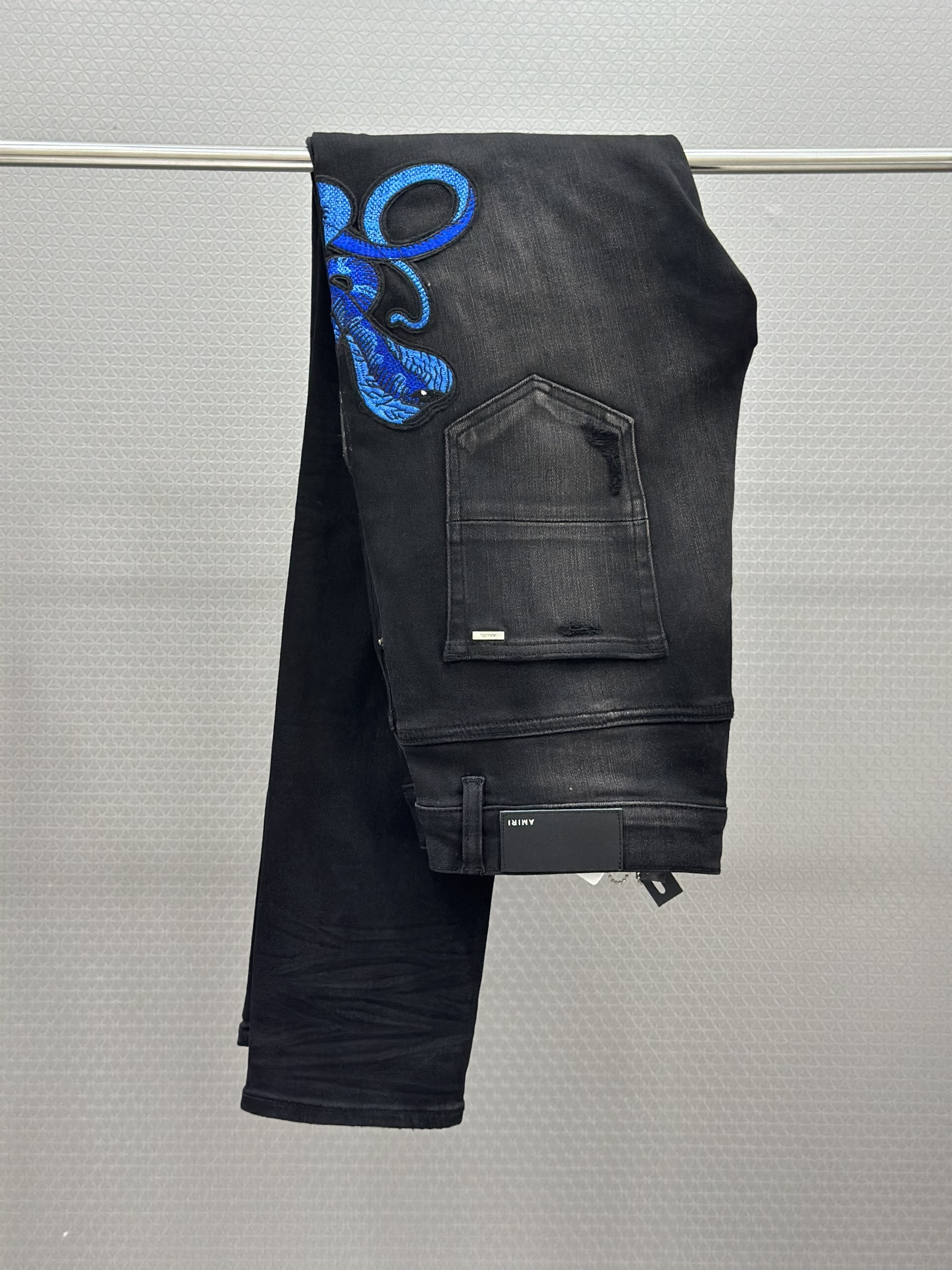 Quần bò jean Amiri 684 Đen rách họa tiết Rắn Xanh Like Auth 28-34 VTN