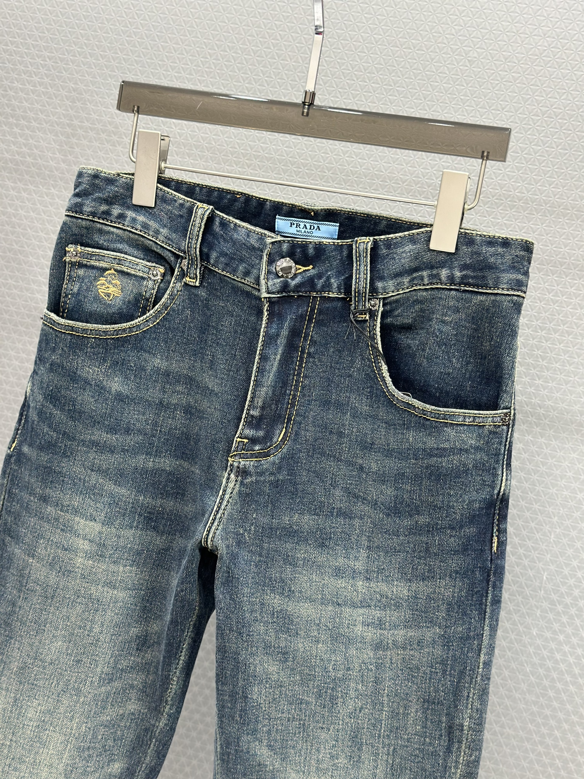 Quần bò jean Prada 75239 Xanh đậm logo thêu túi sau tag da Like Auth 28-34 VTN