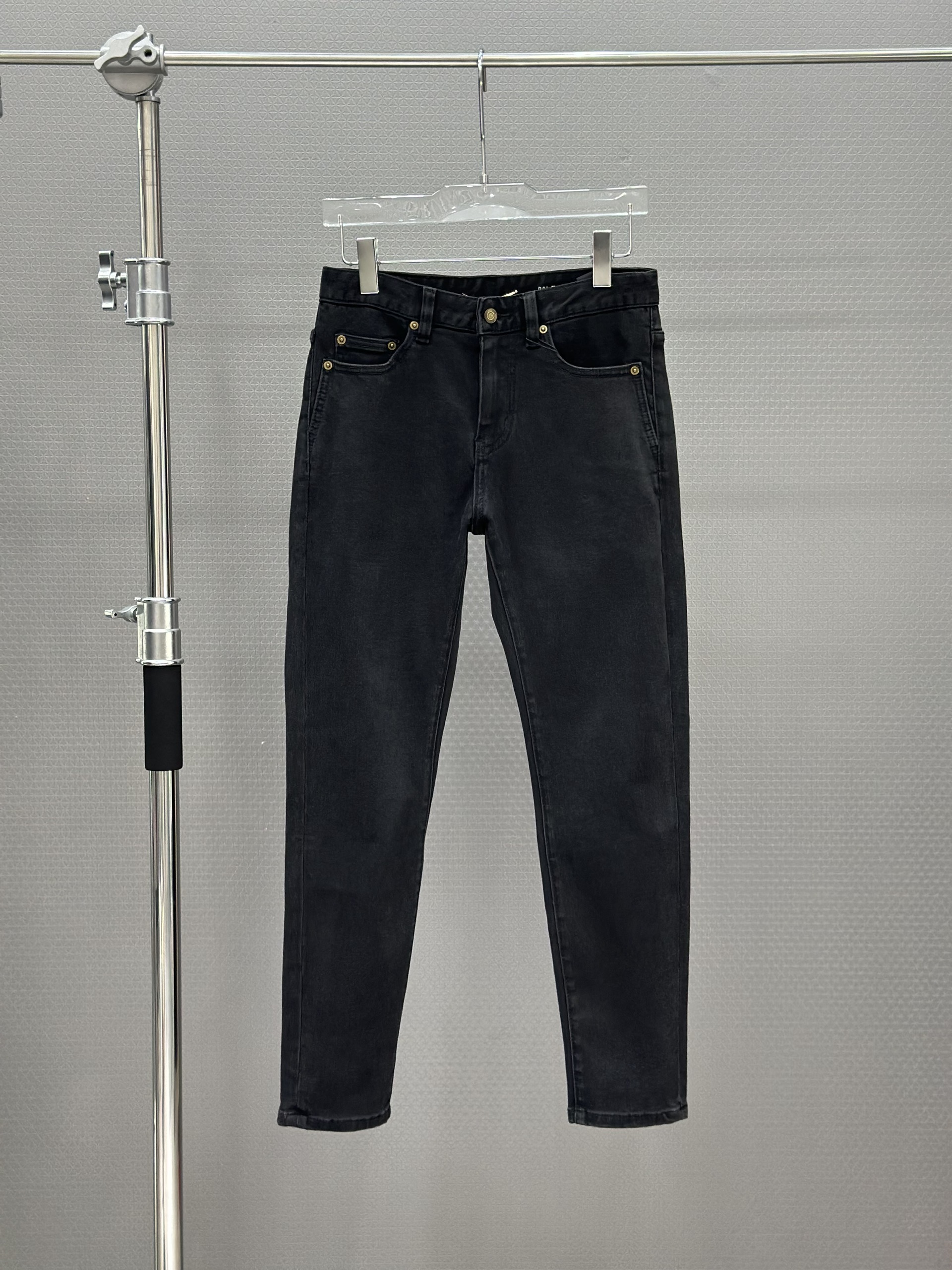 Quần Jean bò Saint Laurent YSL 77227 Đen trơn cúc vàng tag da Like AUth 28-34 VTN