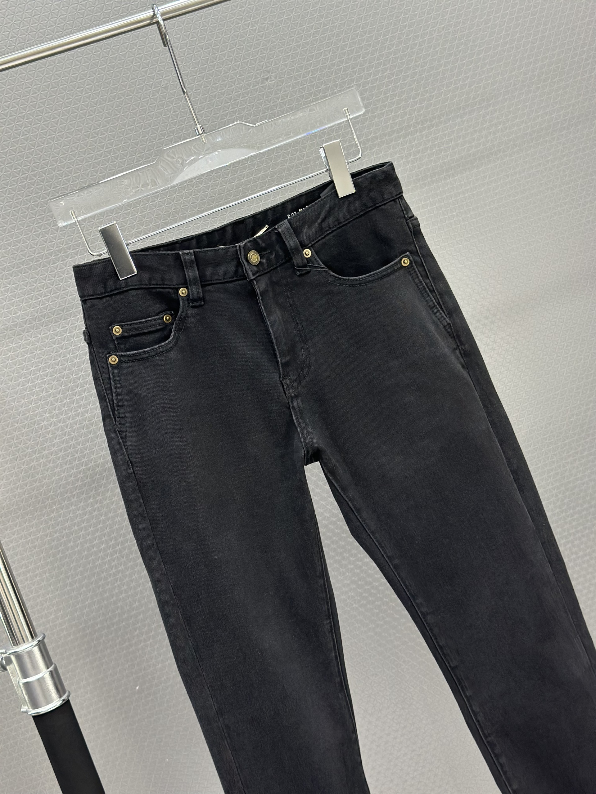 Quần Jean bò Saint Laurent YSL 77227 Đen trơn cúc vàng tag da Like AUth 28-34 VTN