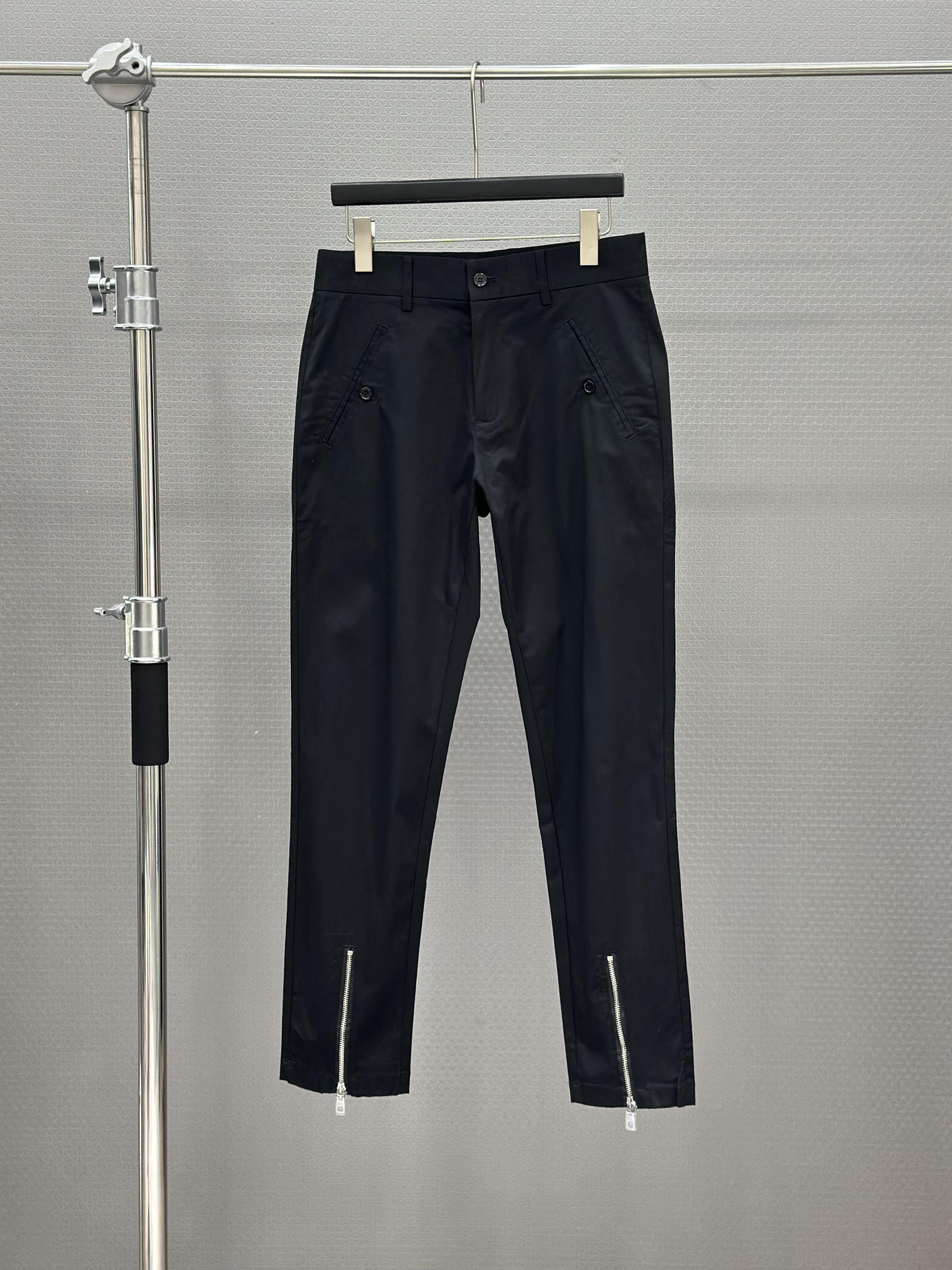 Quần âu tây Docle Gabbana DG 8326 Đen mix khóa gấu Like Auth 44-52 VTN