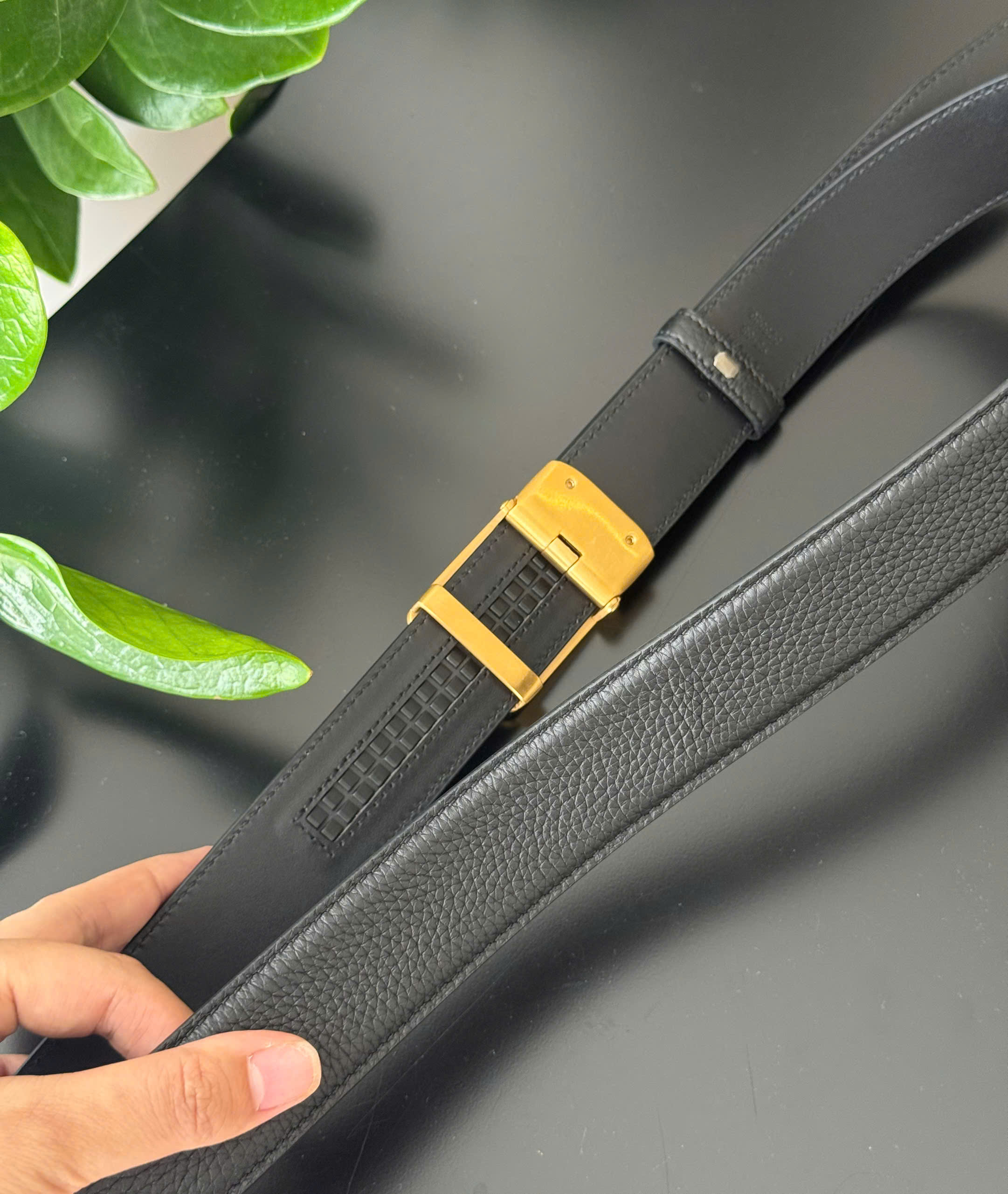 Thắt lưng dây nịt Gucci GC mặt chữ G Vàng dây Đen sần khóa tự động Like Auth 85-110 DDT