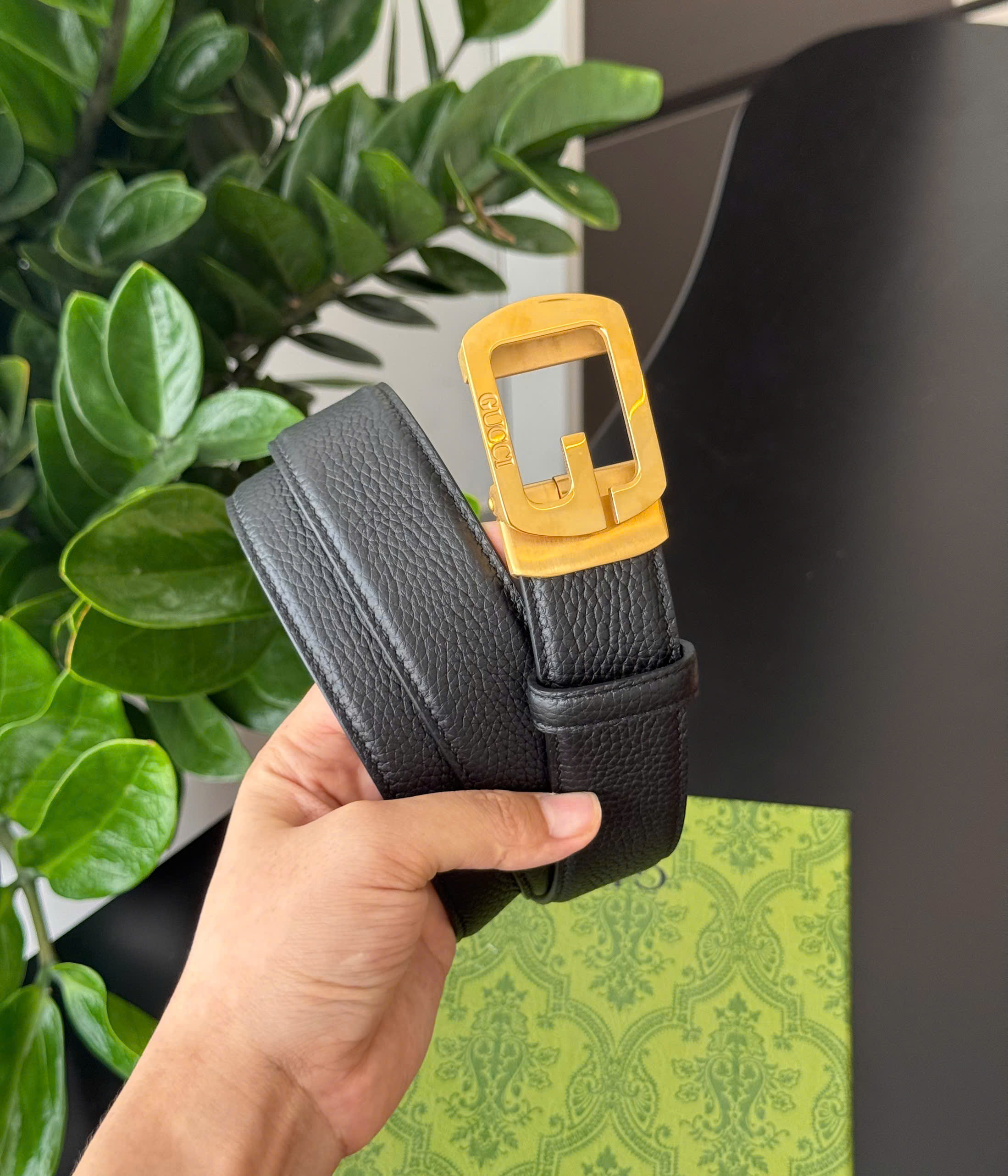 Thắt lưng dây nịt Gucci GC mặt chữ G Vàng dây Đen sần khóa tự động Like Auth 85-110 DDT