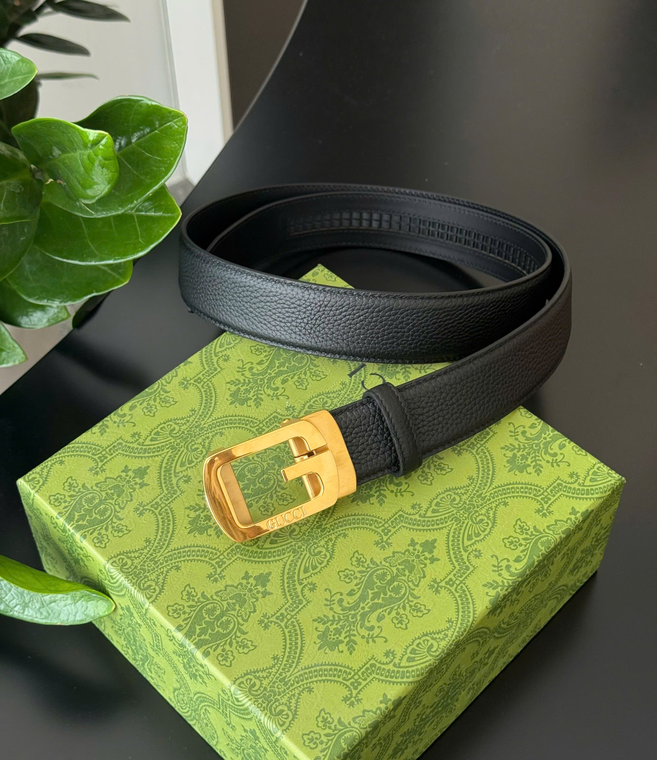 Thắt lưng dây nịt Gucci GC mặt chữ G Vàng dây Đen sần khóa tự động Like Auth 85-110 DDT