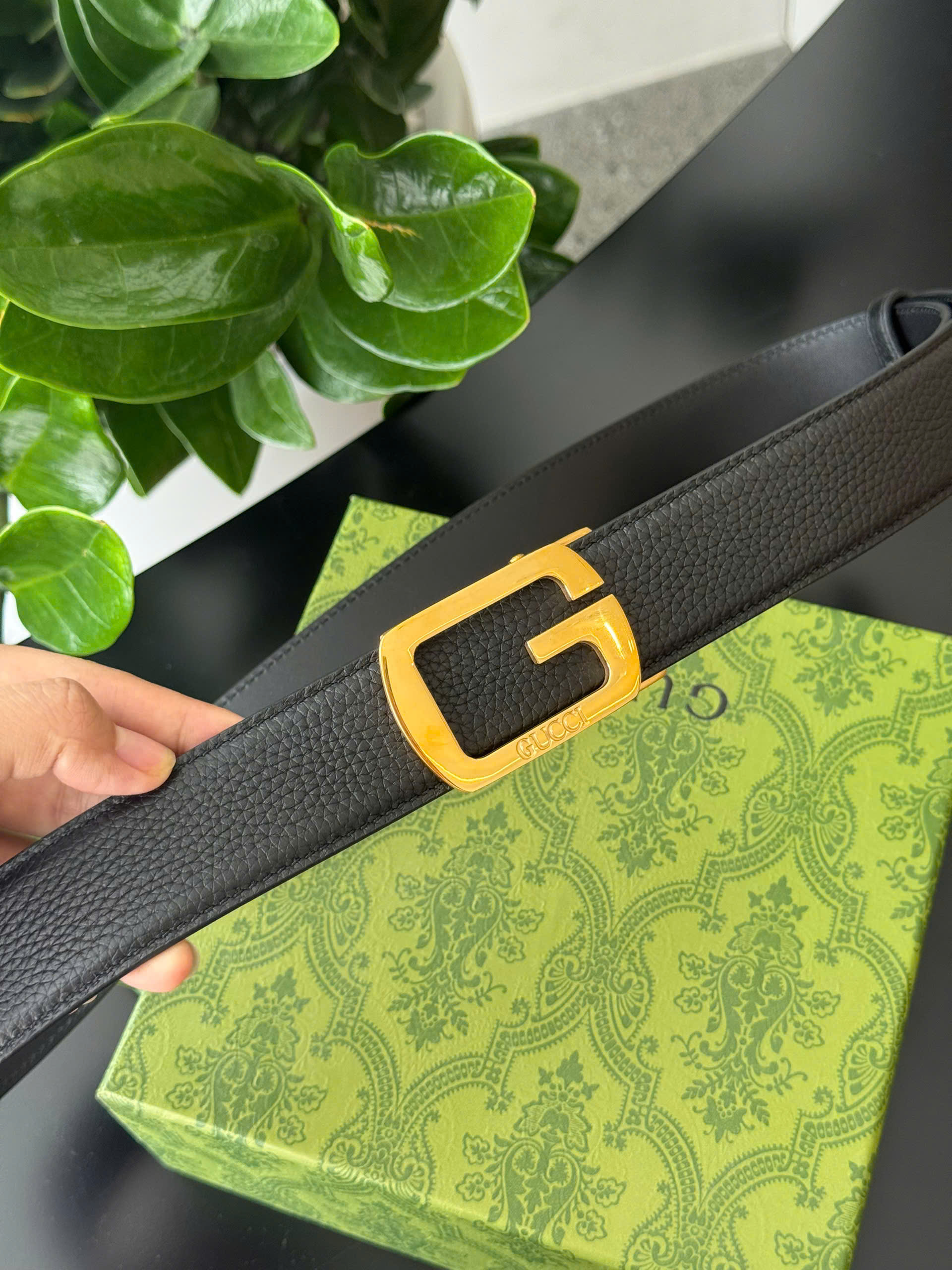 Thắt lưng dây nịt Gucci GC mặt chữ G Vàng dây Đen sần khóa tự động Like Auth 85-110 DDT