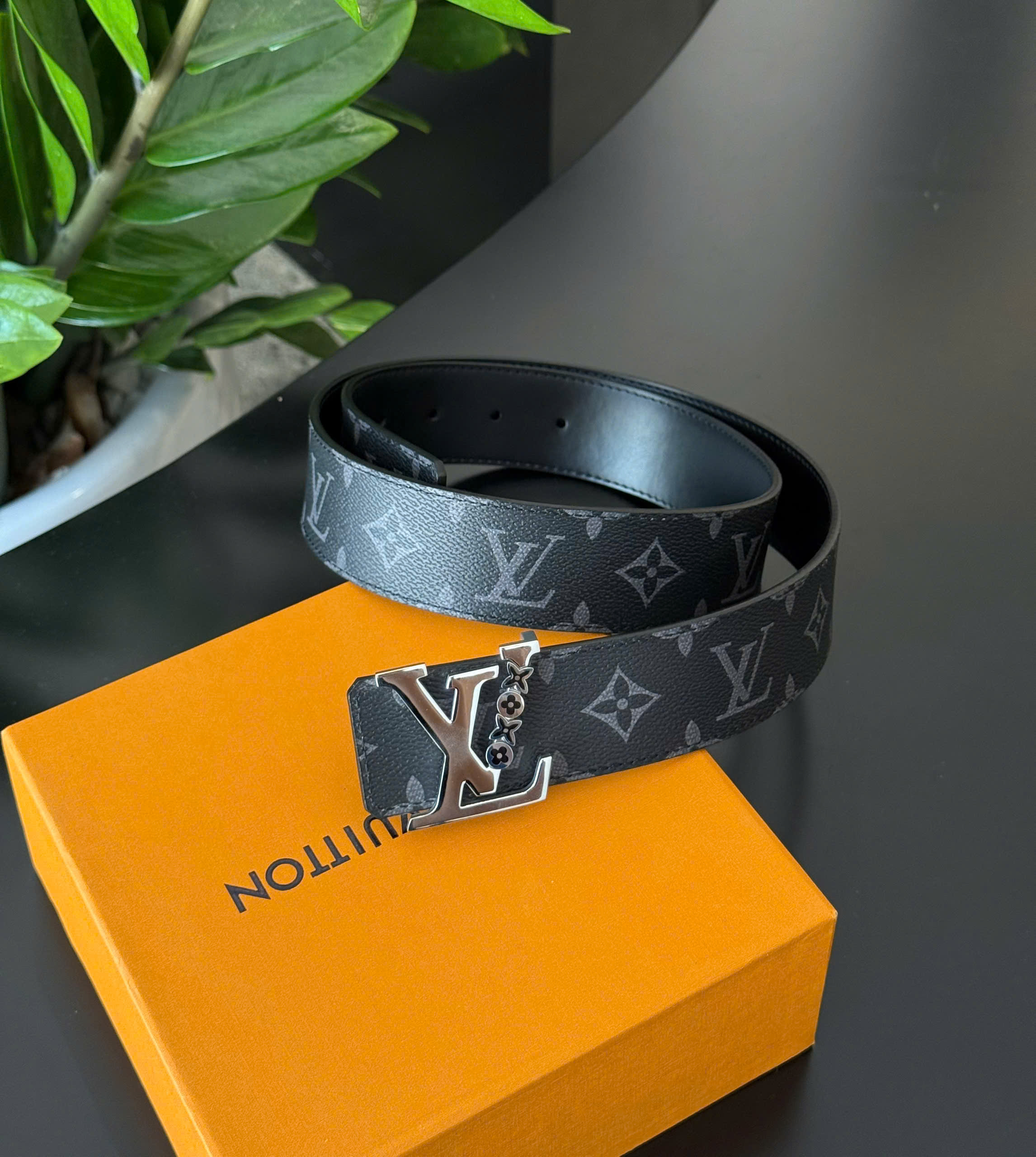 Thắt lưng dây nịt Louis Vuitton LV dây Đen monogram mặt LV Vàng họa tiết Like Auth 85-110 DDT