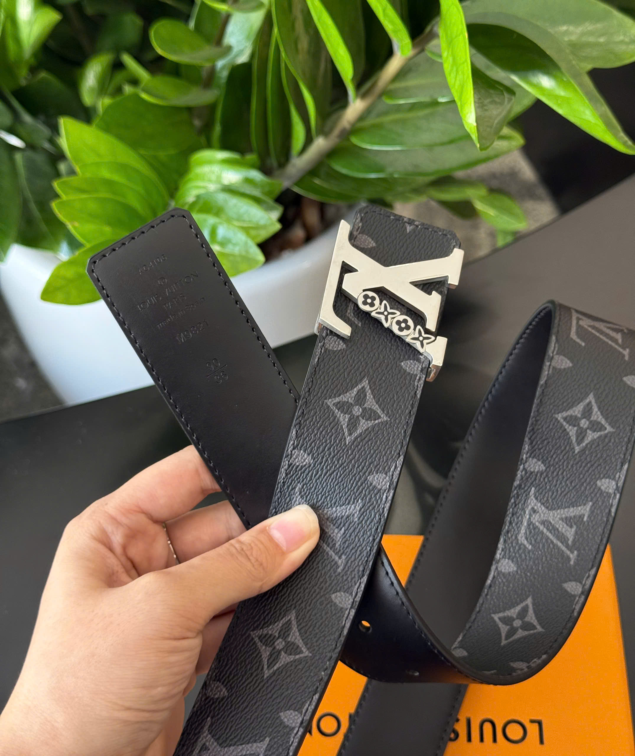 Thắt lưng dây nịt Louis Vuitton LV dây Đen monogram mặt LV Vàng họa tiết Like Auth 85-110 DDT