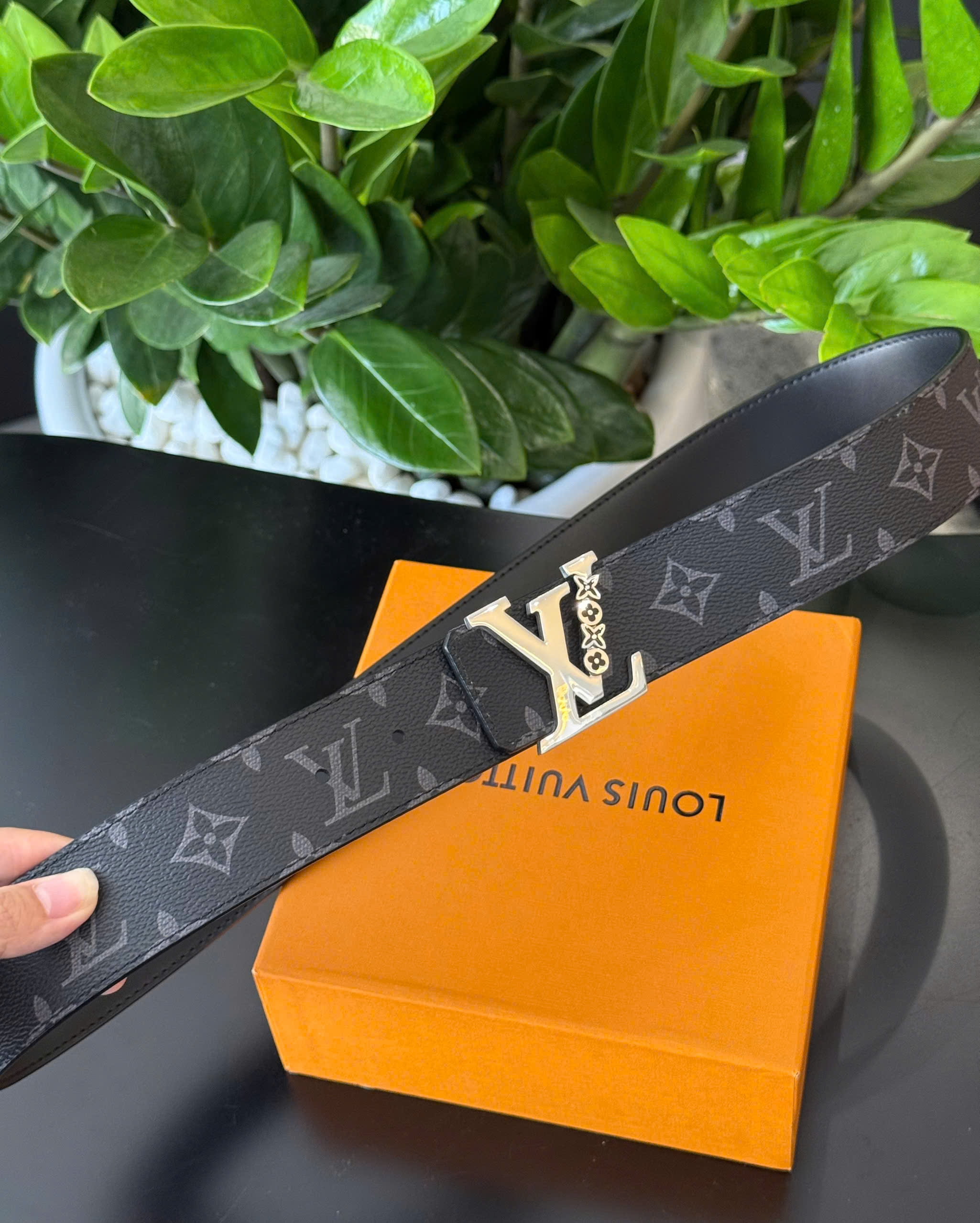Thắt lưng dây nịt Louis Vuitton LV dây Đen monogram mặt LV Vàng họa tiết Like Auth 85-110 DDT
