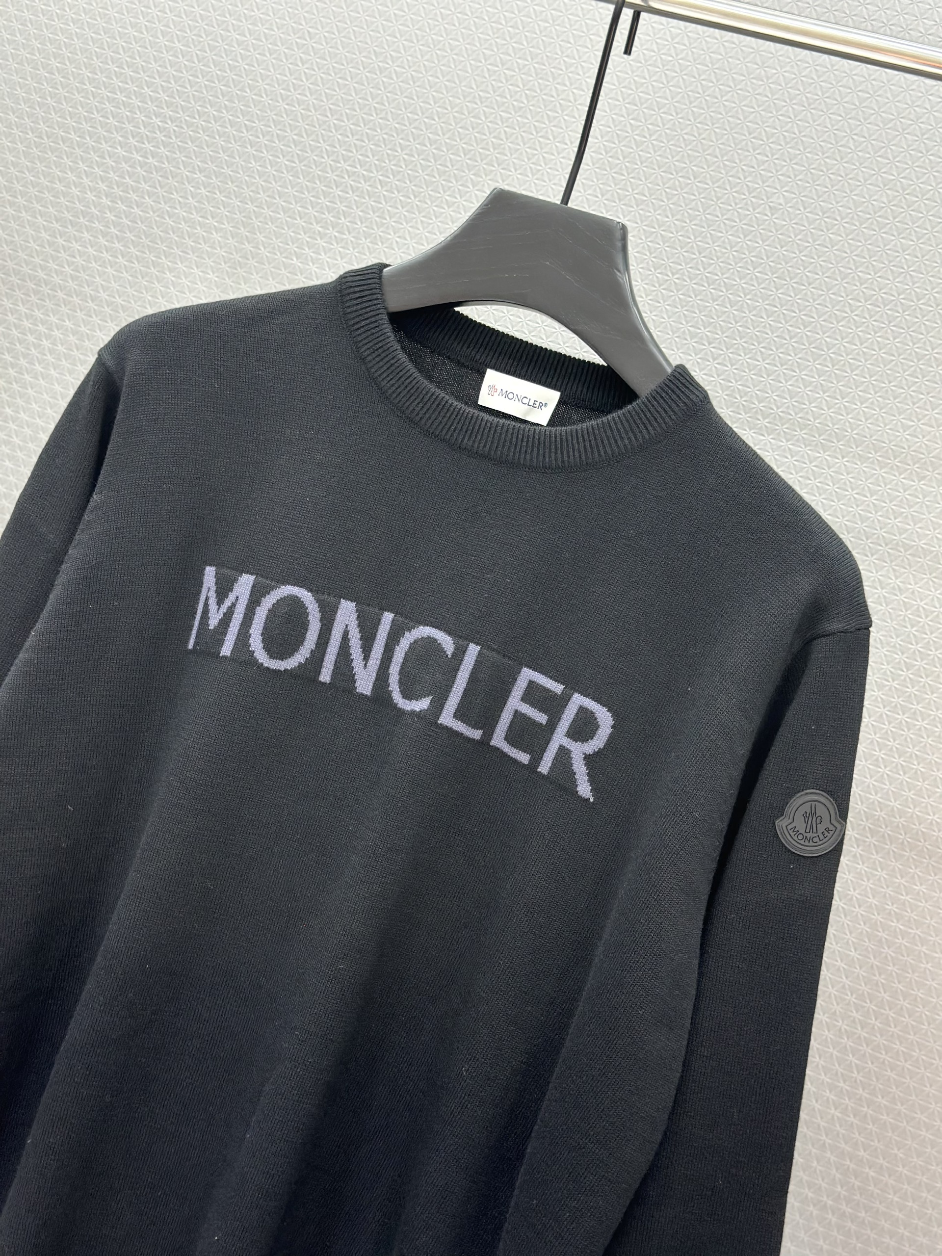 Áo sweater len Moncler 058 logo thêu ngực tag tay Like Auth S-L VTN
