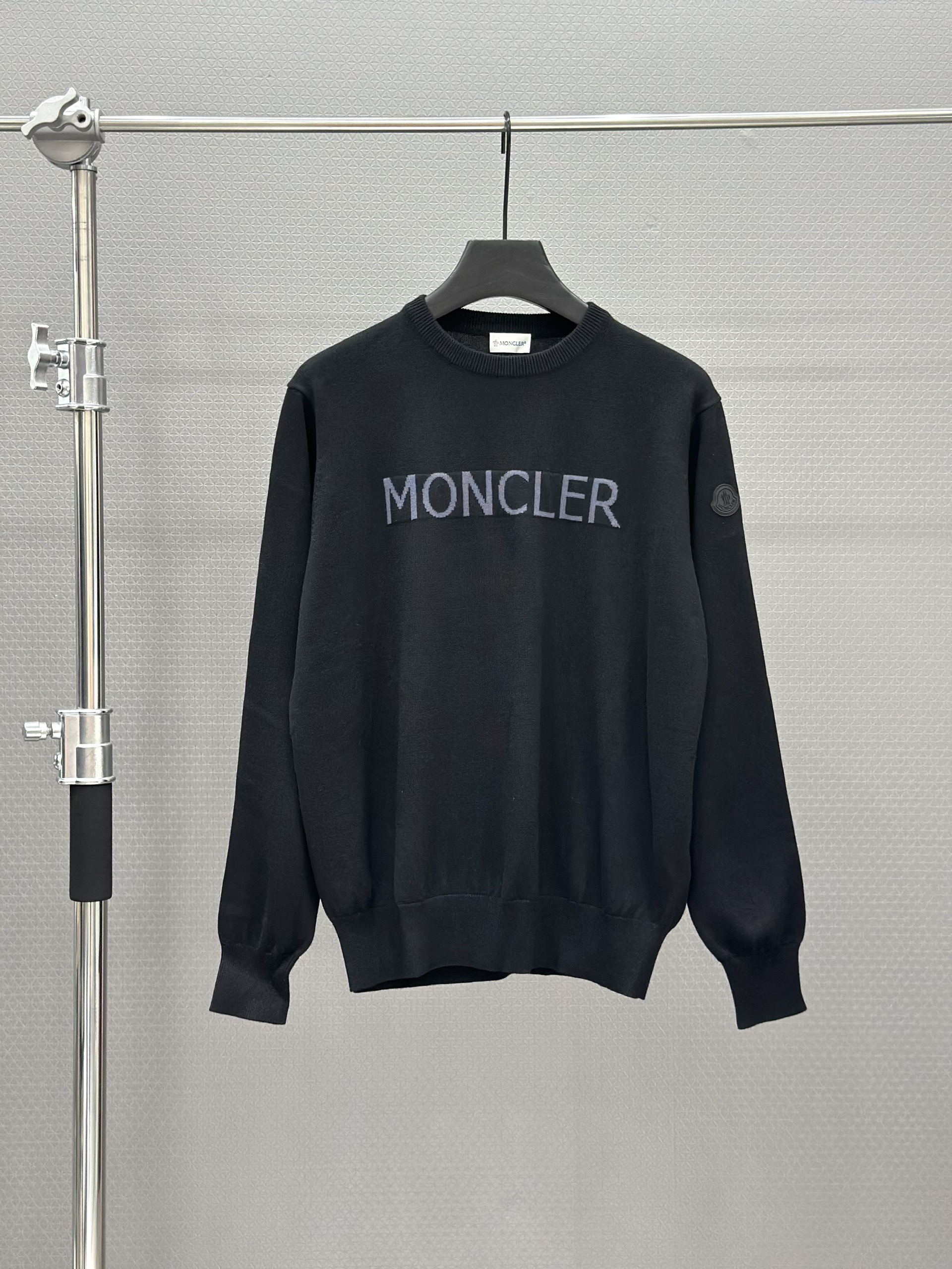 Áo sweater len Moncler 058 logo thêu ngực tag tay Like Auth S-L VTN