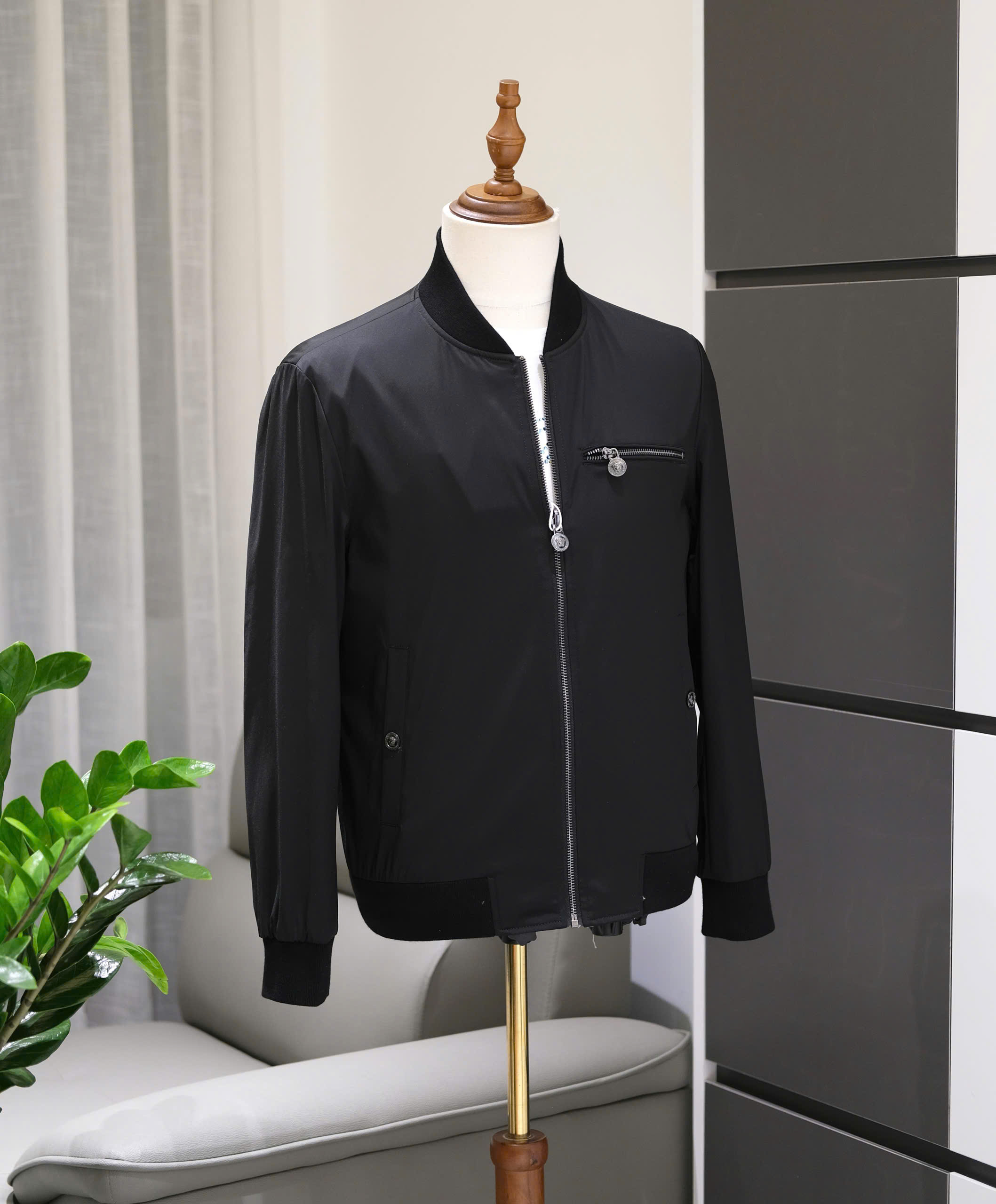 Áo khoác gió 2 mặt Versace VS Đen họa tiết Like Auth 48-54 DDT