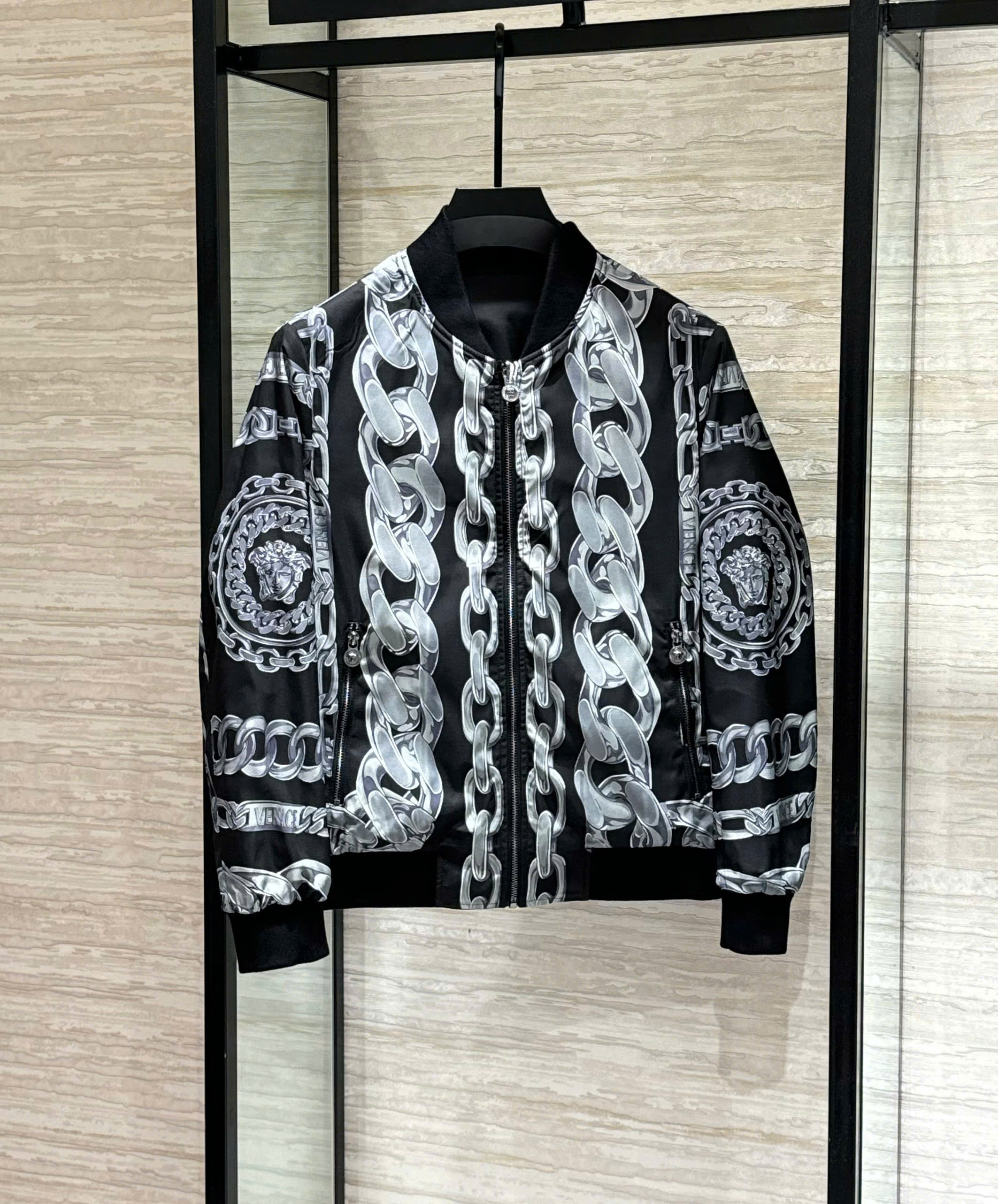 Áo khoác gió 2 mặt Versace VS Đen họa tiết Like Auth 48-54 DDT