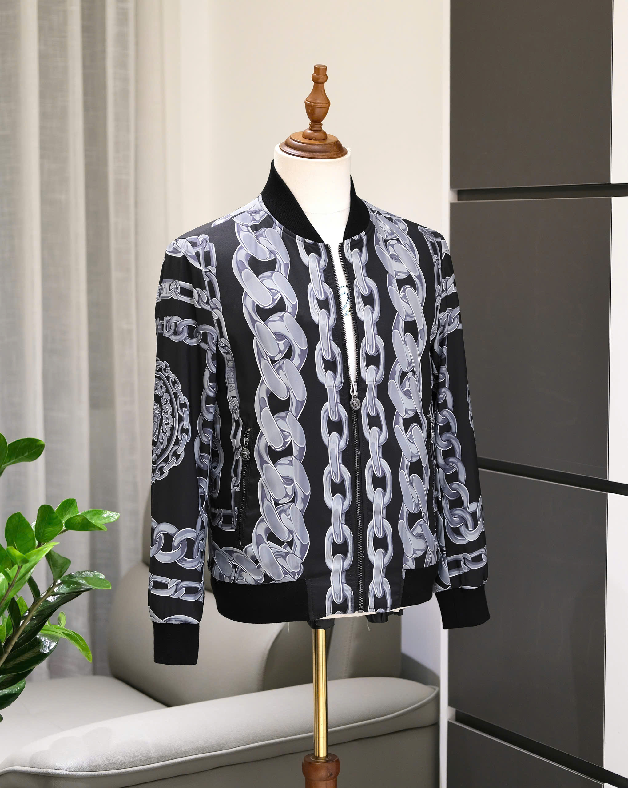 Áo khoác gió 2 mặt Versace VS Đen họa tiết Like Auth 48-54 DDT