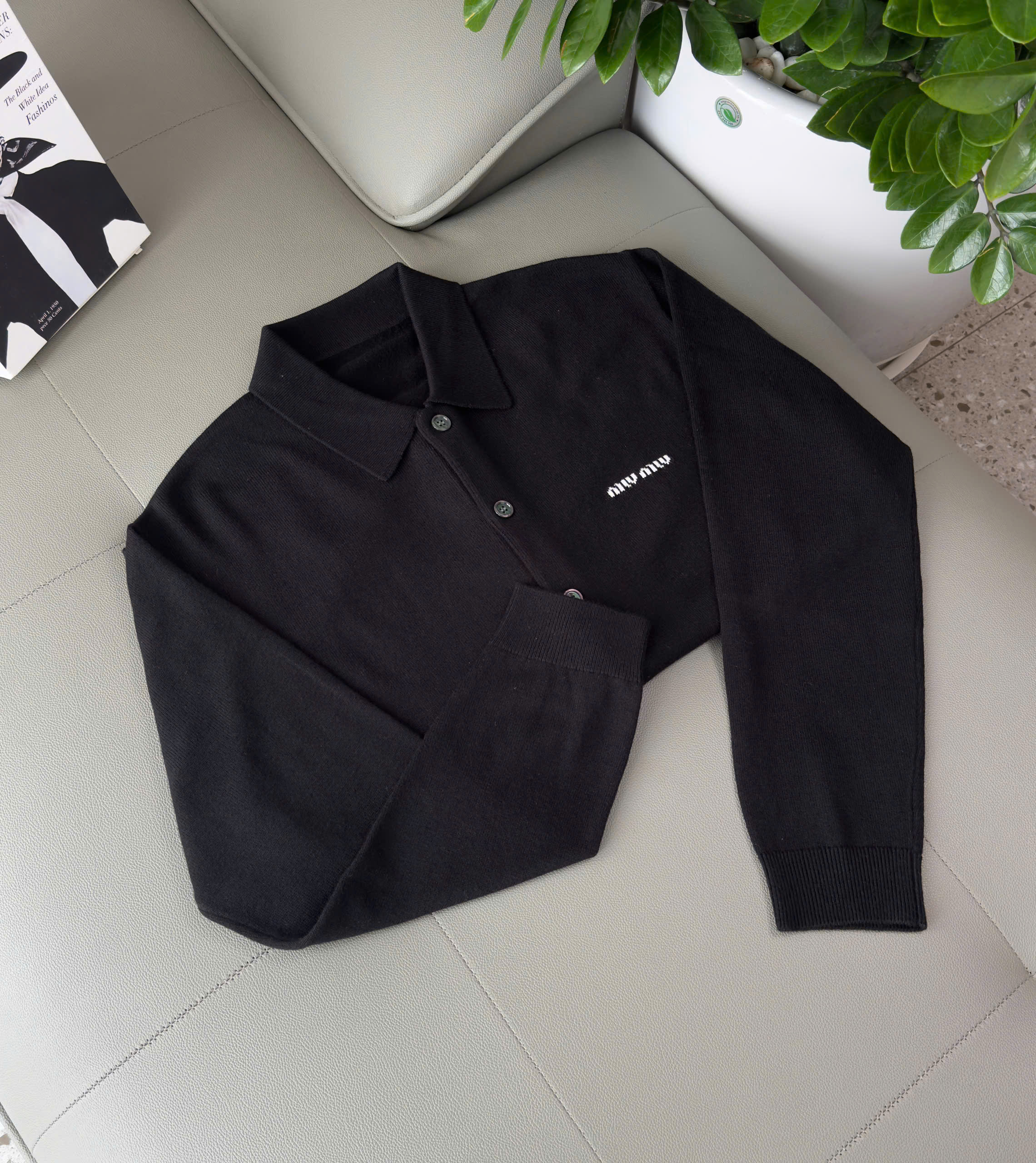 Áo khoác len monghito Miu Miu cài khuy Đen logo thêu ngực Like Auth 48-54 DDT