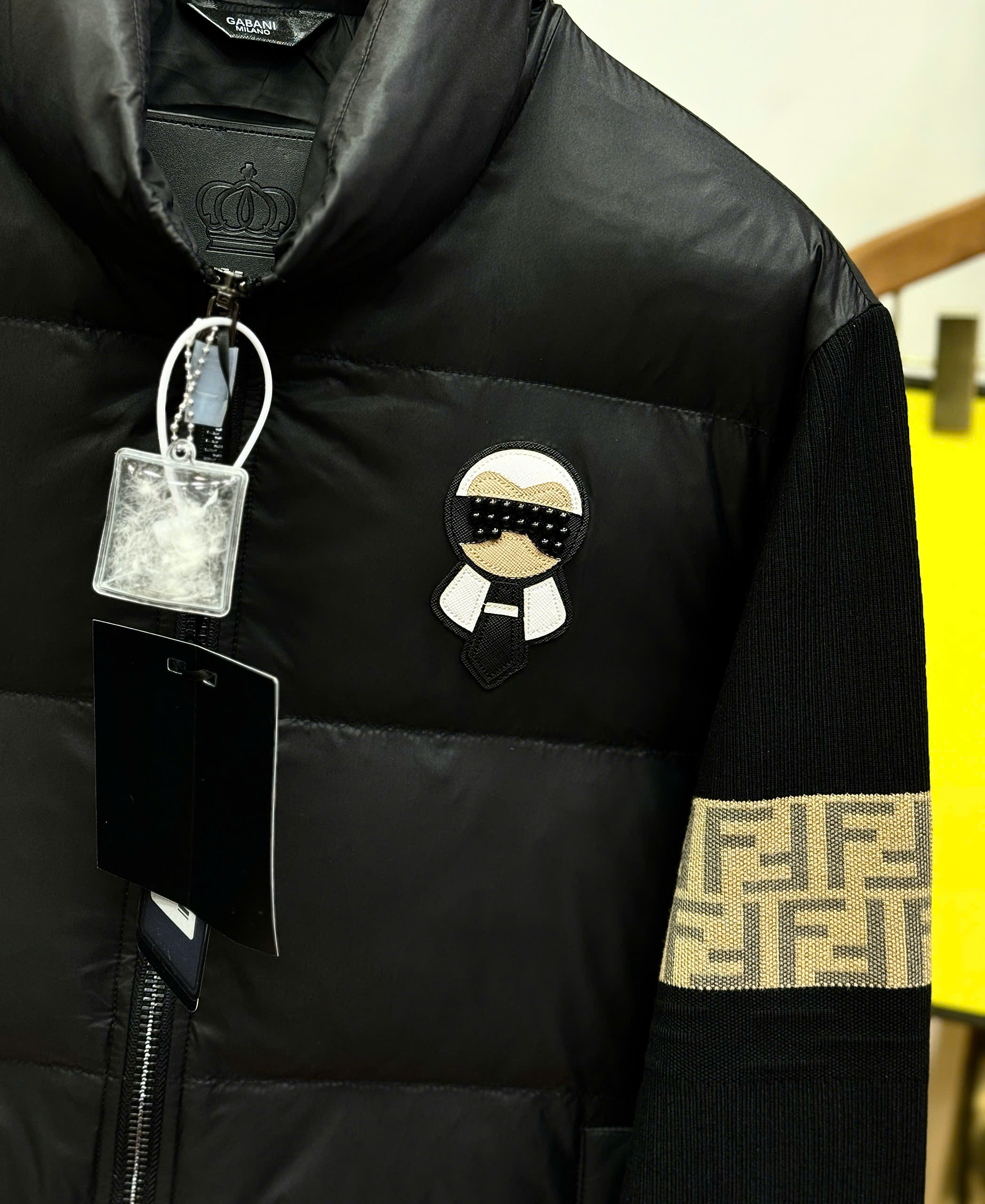 Áo khoác phao cao cổ Fendi logo thêu ngực check tay Like Auth 44-50 CD