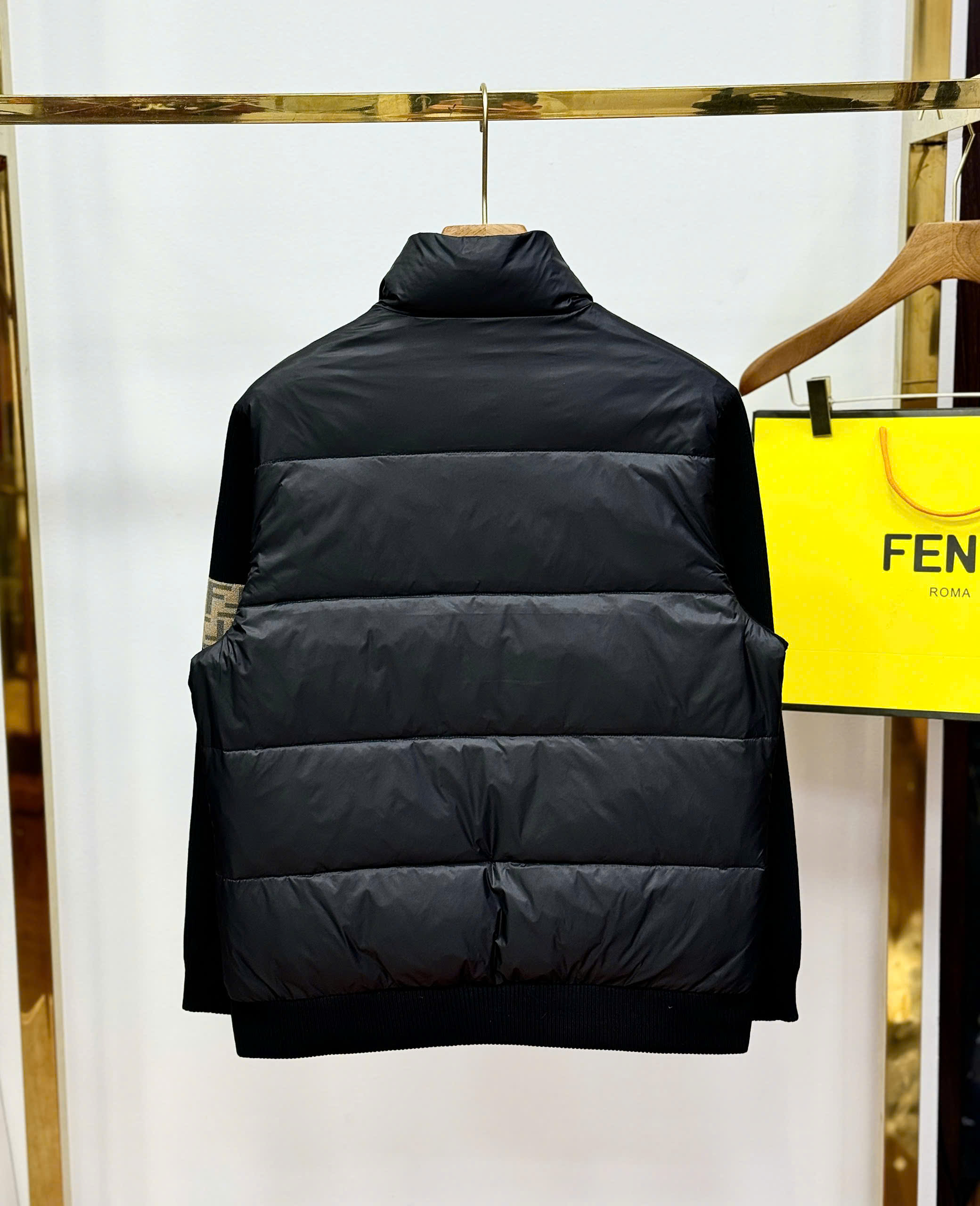 Áo khoác phao cao cổ Fendi logo thêu ngực check tay Like Auth 44-50 CD