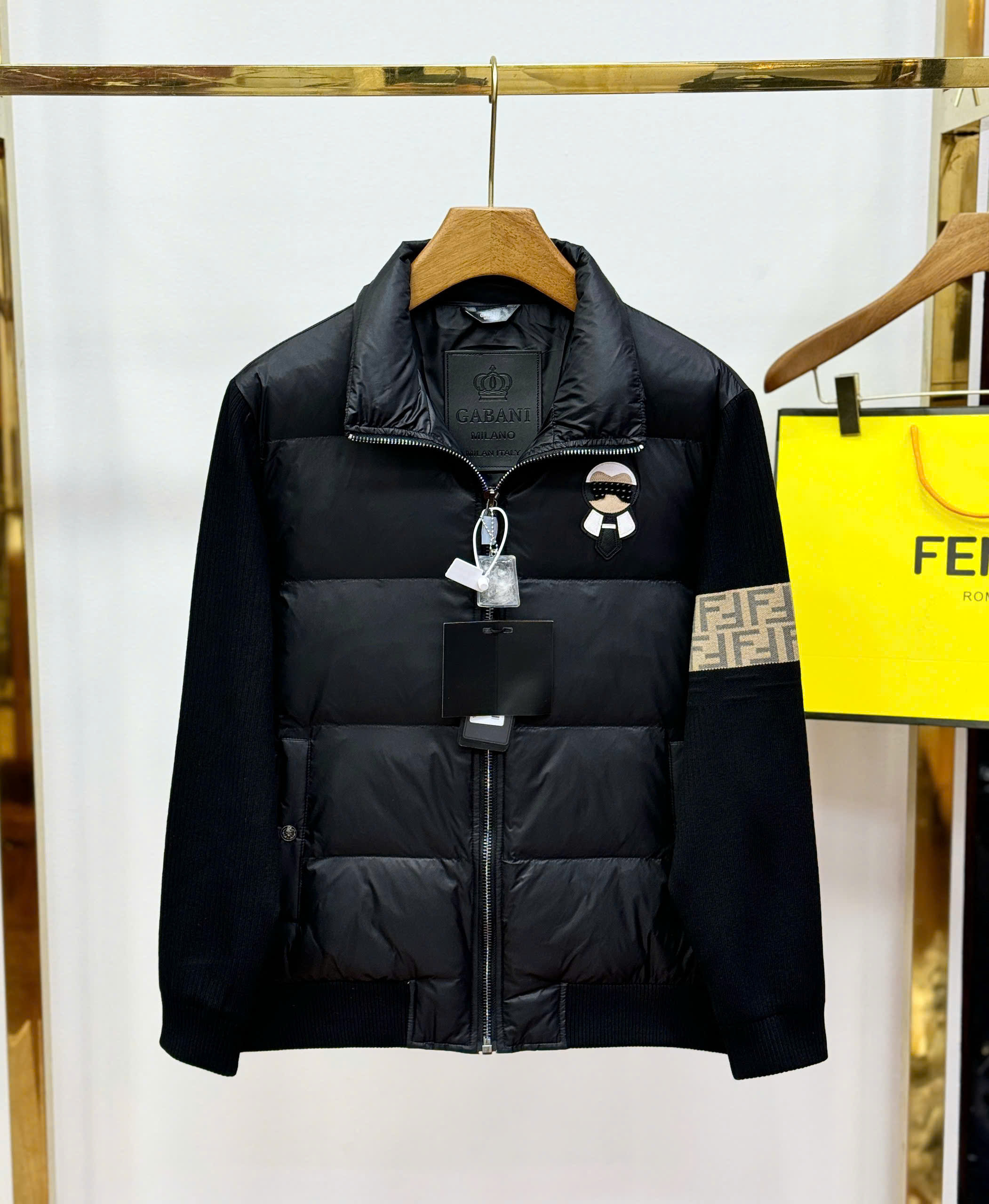 Áo khoác phao cao cổ Fendi logo thêu ngực check tay Like Auth 44-50 CD