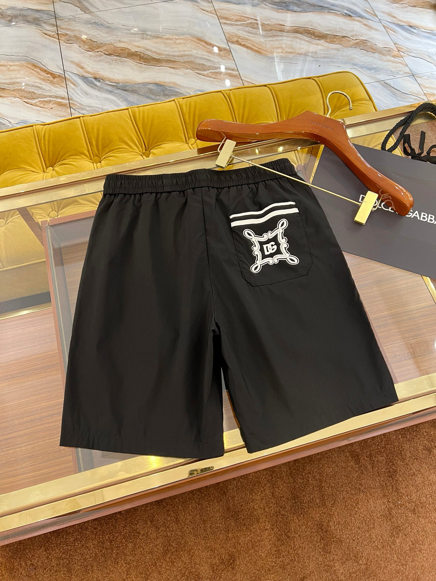 Set bộ hè Dolce Gabbana DG 860 Đen viền xoắn Trắng 1-1 on web 44-50 VTN