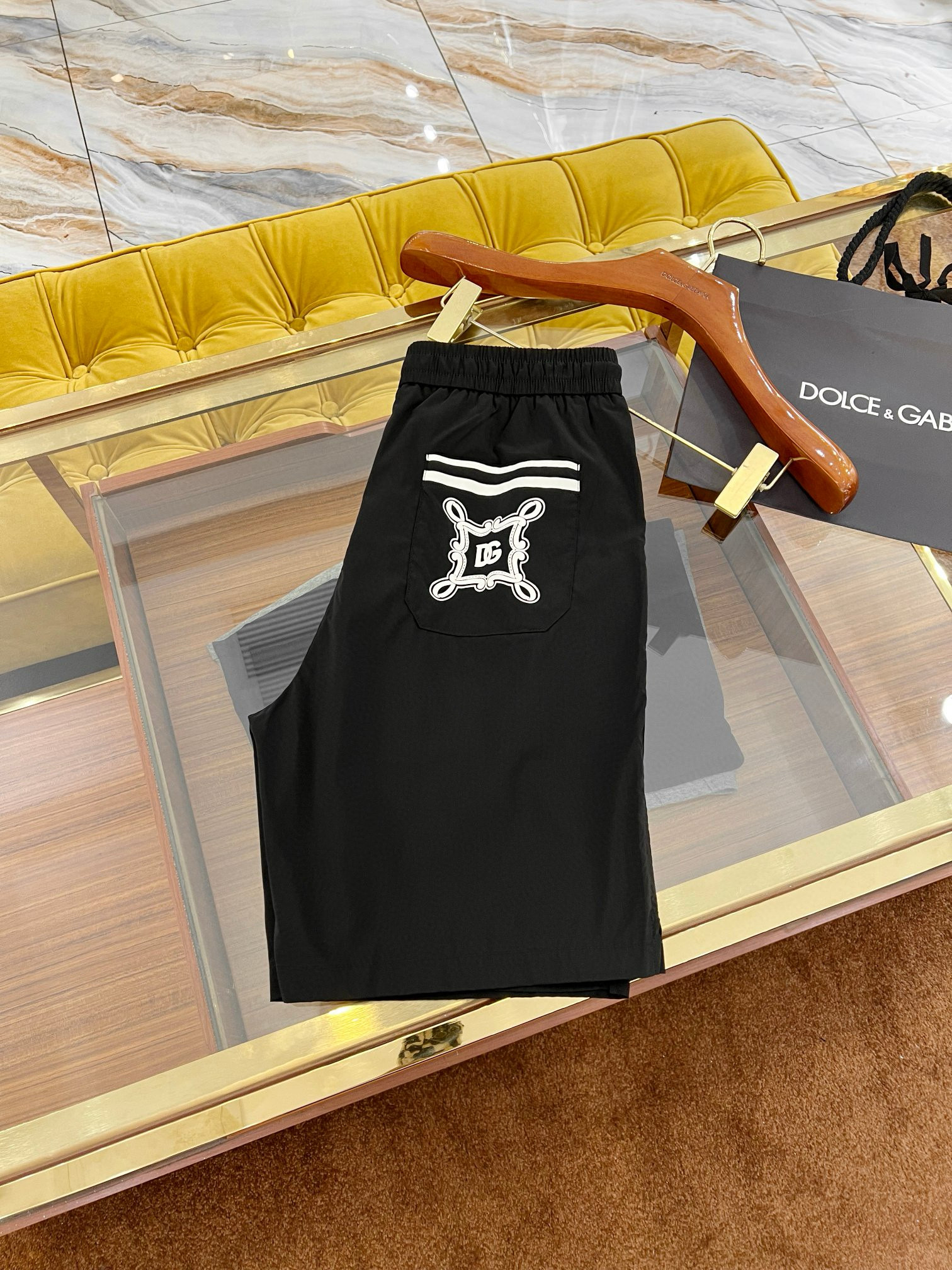 Set bộ hè Dolce Gabbana DG 860 Đen viền xoắn Trắng 1-1 on web 44-50 VTN