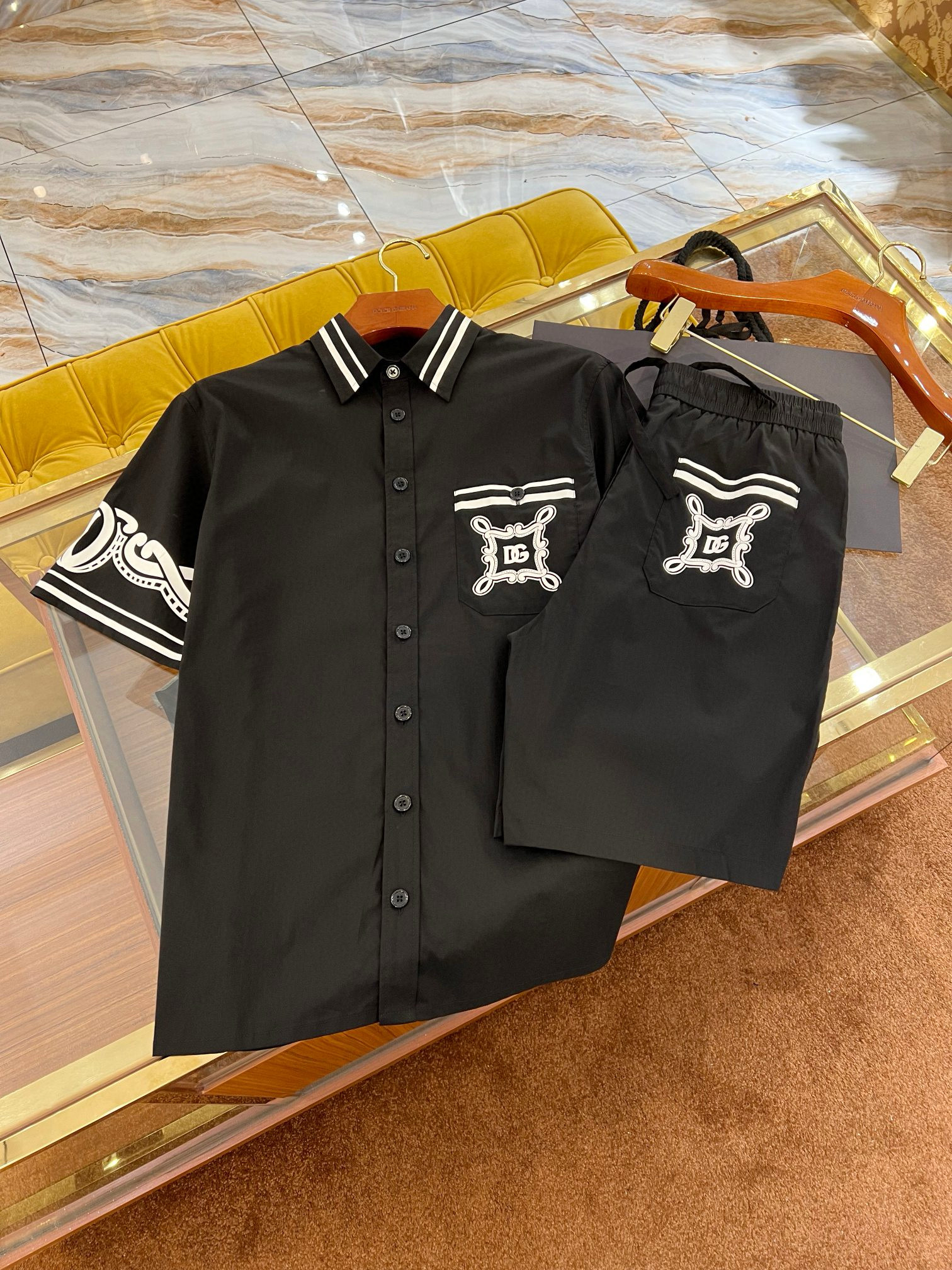 Set bộ hè Dolce Gabbana DG 860 Đen viền xoắn Trắng 1-1 on web 44-50 VTN