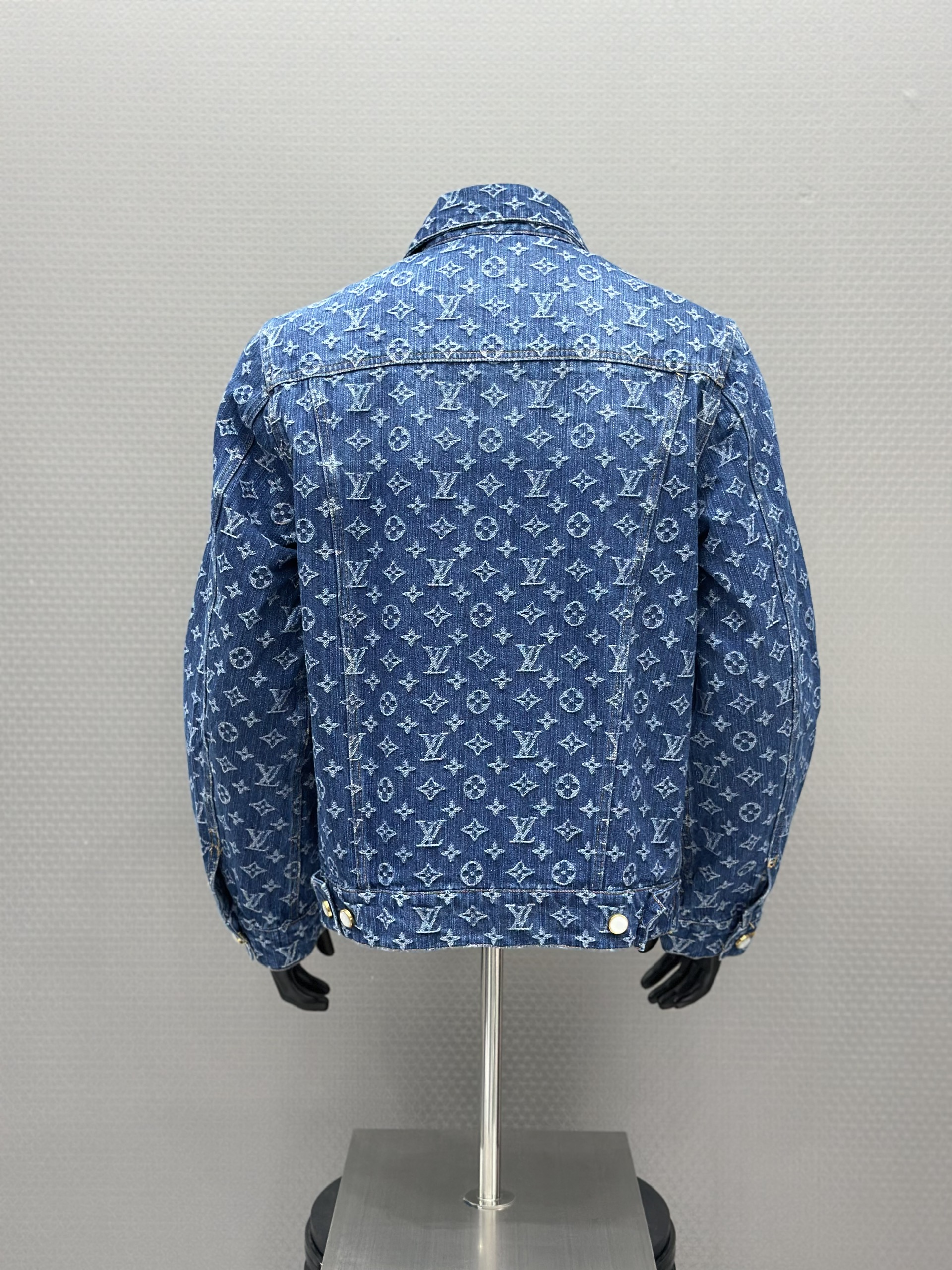 Áo khoác bò jean Louis Vuitton LV 1429 Xanh dương monogram full 1-1 on web S-L VTN