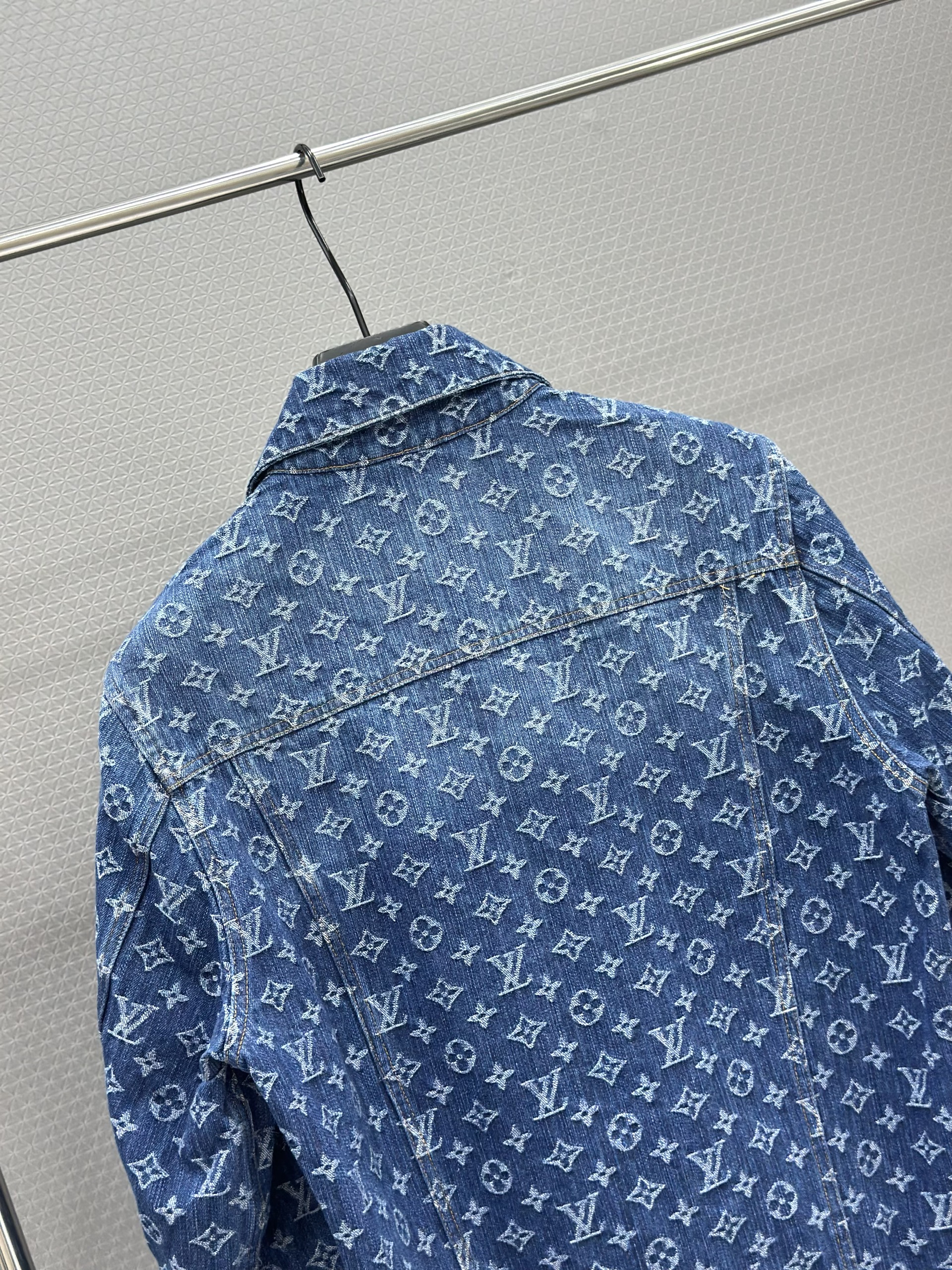 Áo khoác bò jean Louis Vuitton LV 1429 Xanh dương monogram full 1-1 on web S-L VTN