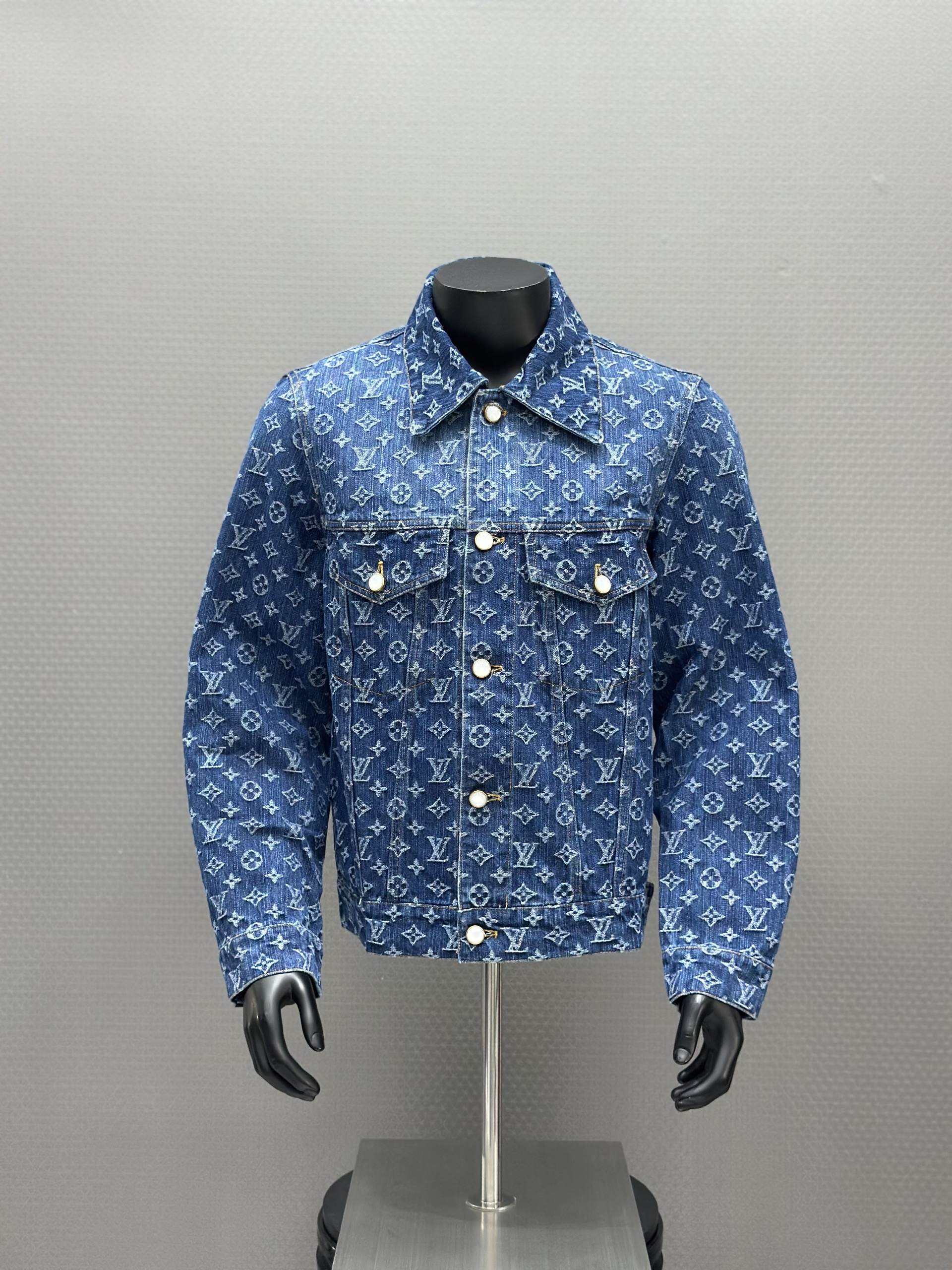 Áo khoác bò jean Louis Vuitton LV 1429 Xanh dương monogram full 1-1 on web S-L VTN