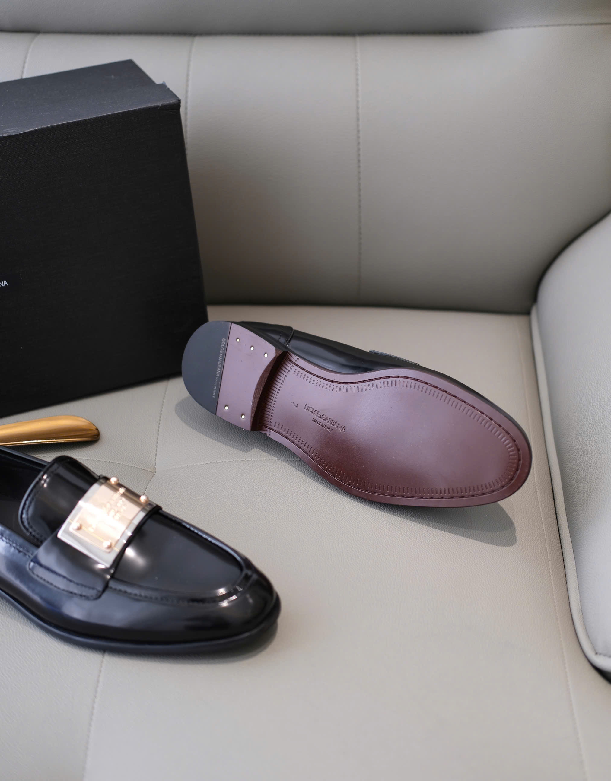 Giày loafer Dolce Gabbana DG Đen bóng logo tag vuông to đế gỗ Like Auth 38-43 DDT