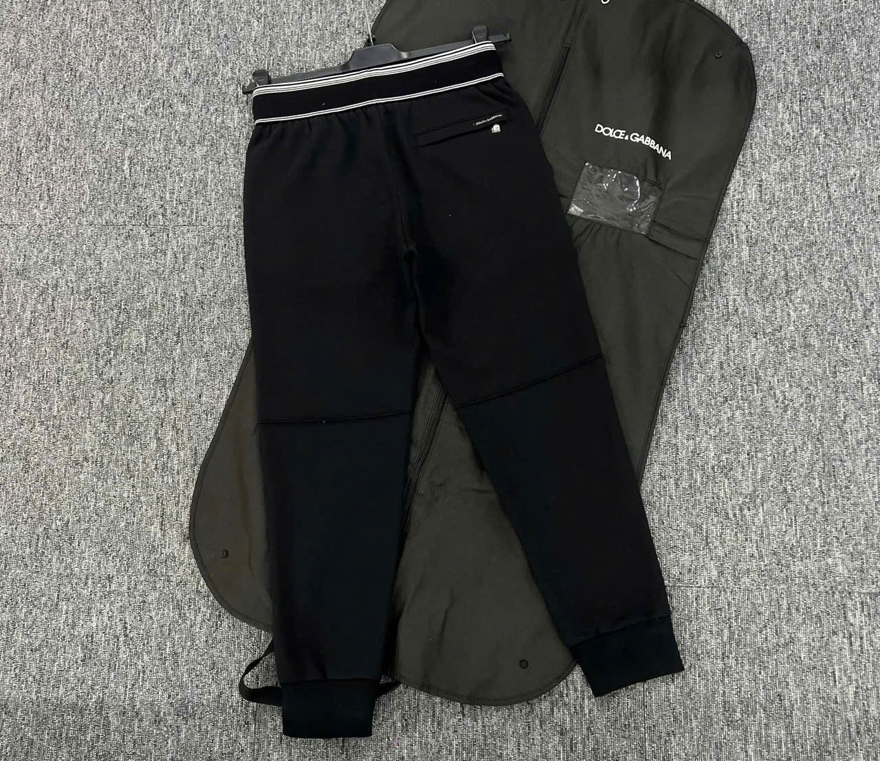 Quần jogger nỉ Dolce Gabbana DG logo check cạp Like Auth S-XL MK