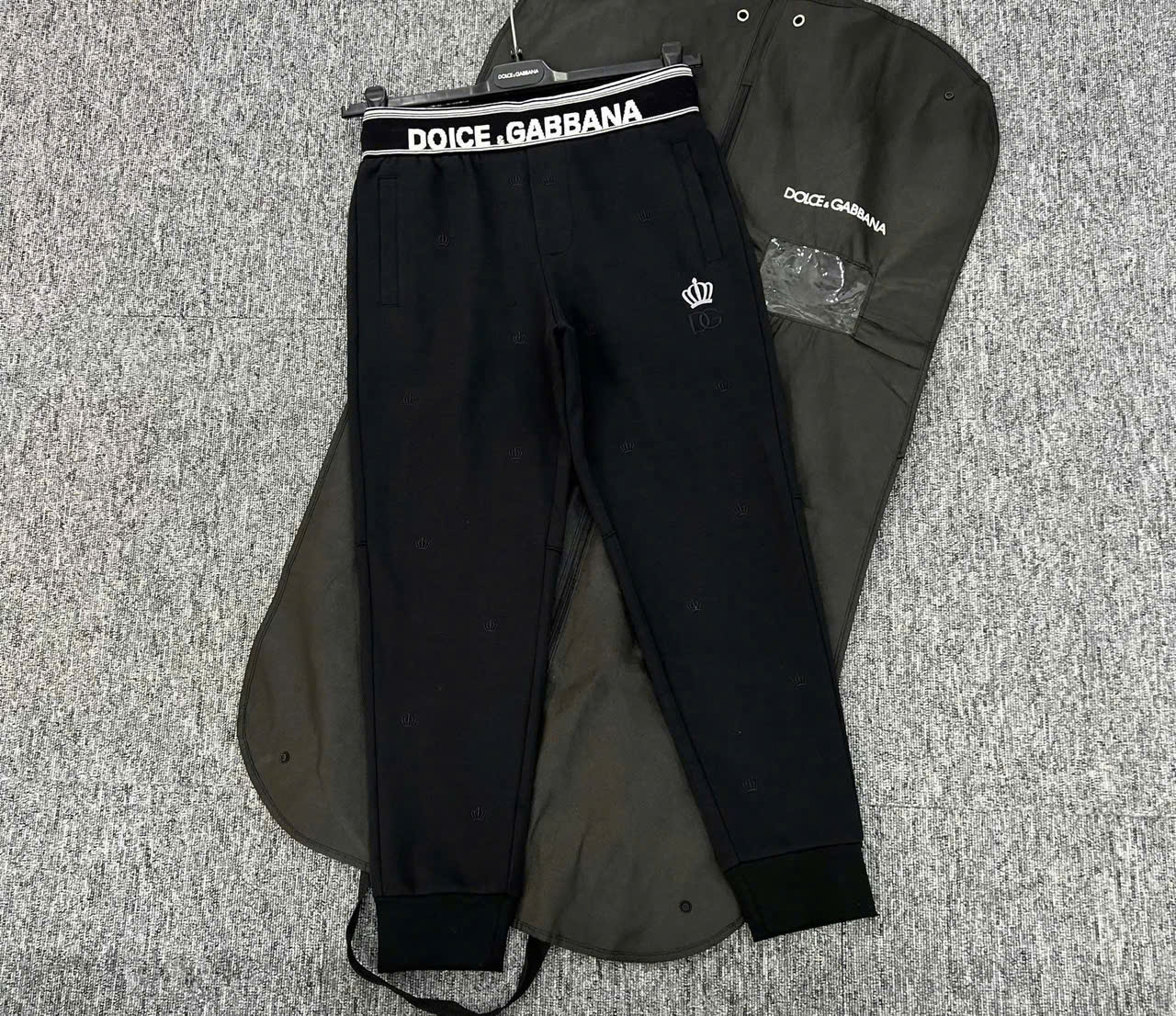 Quần jogger nỉ Dolce Gabbana DG logo check cạp Like Auth S-XL MK