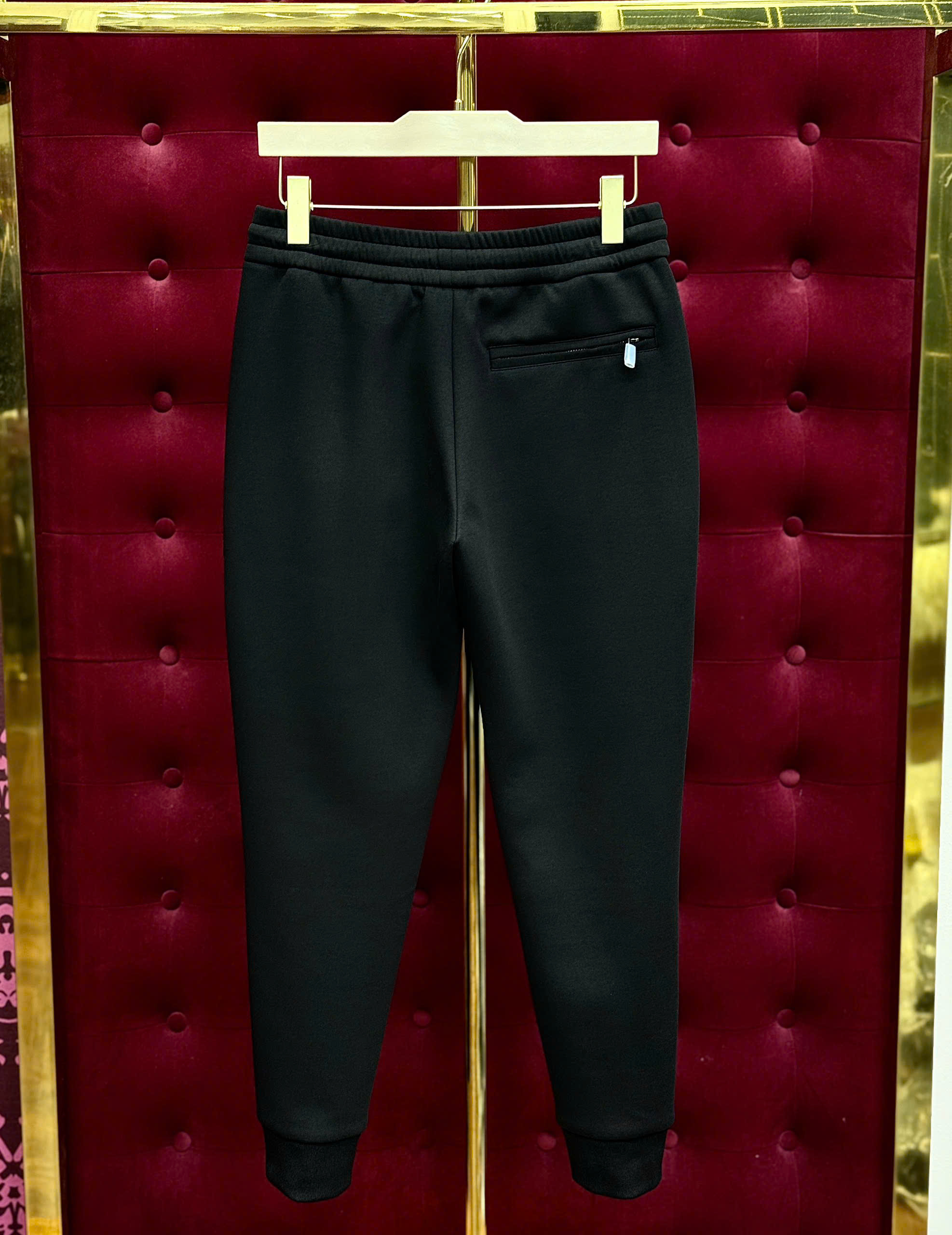 Quần jogger nỉ Louis Vuitton LV họa tiết monogram đùi Like Auth S-XL MK