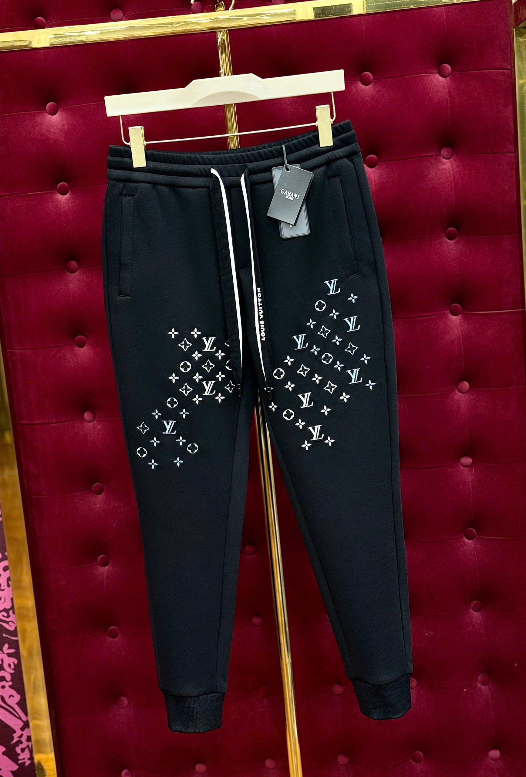 Quần jogger nỉ Louis Vuitton LV họa tiết monogram đùi Like Auth S-XL MK