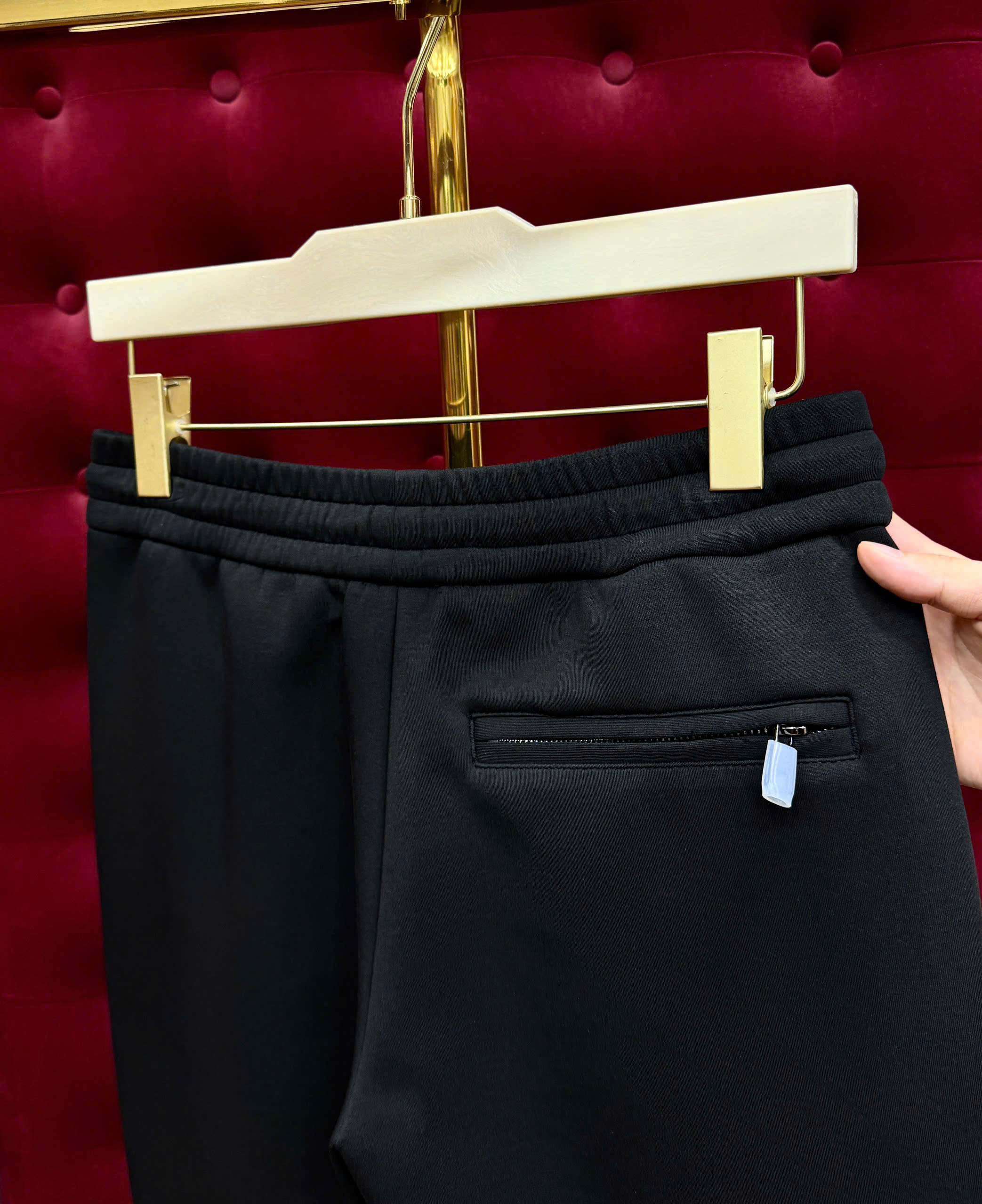 Quần jogger nỉ Louis Vuitton LV họa tiết monogram đùi Like Auth S-XL MK