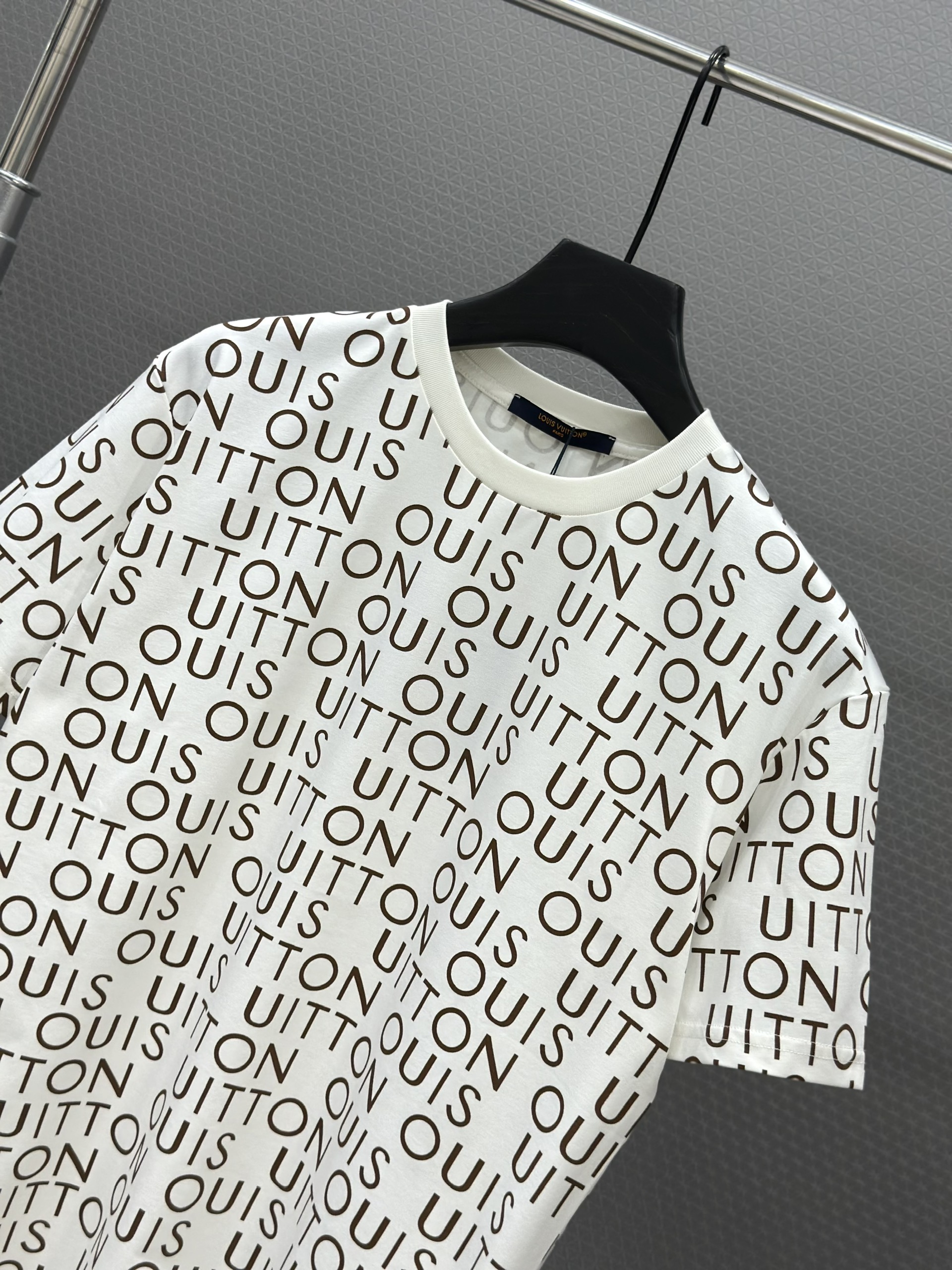 Áo phông T shirt Louis Vuitton LV 1433 logo chữ full Like Auth S-L VTN