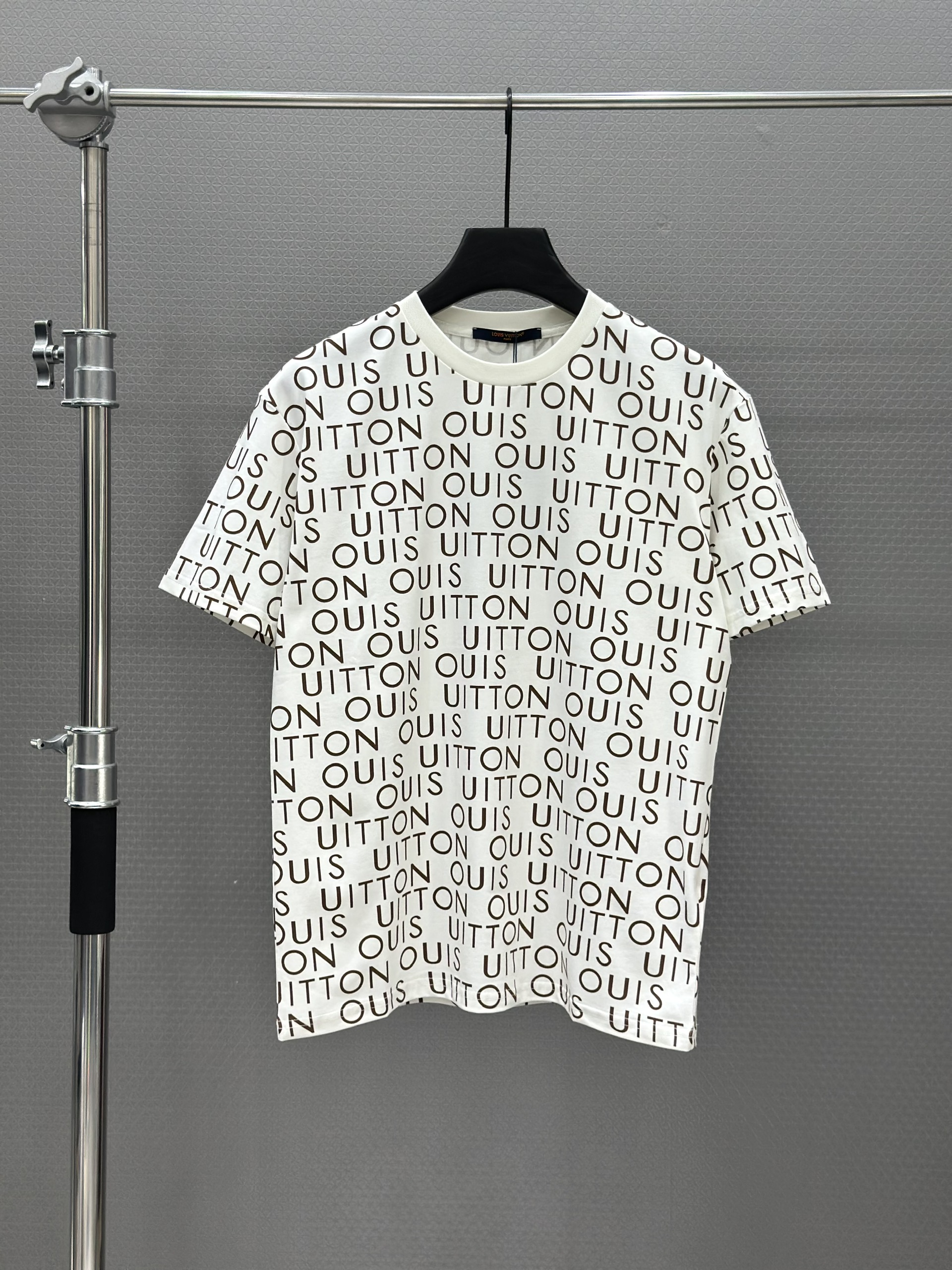 Áo phông T shirt Louis Vuitton LV 1433 logo chữ full Like Auth S-L VTN