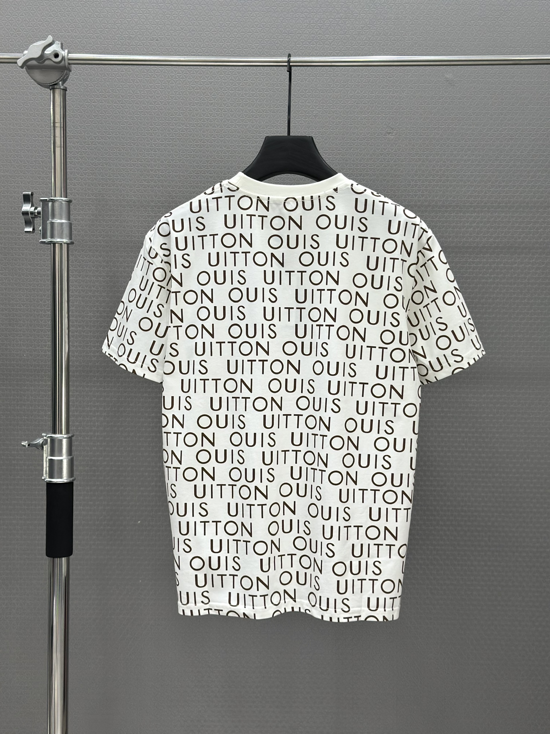 Áo phông T shirt Louis Vuitton LV 1433 logo chữ full Like Auth S-L VTN